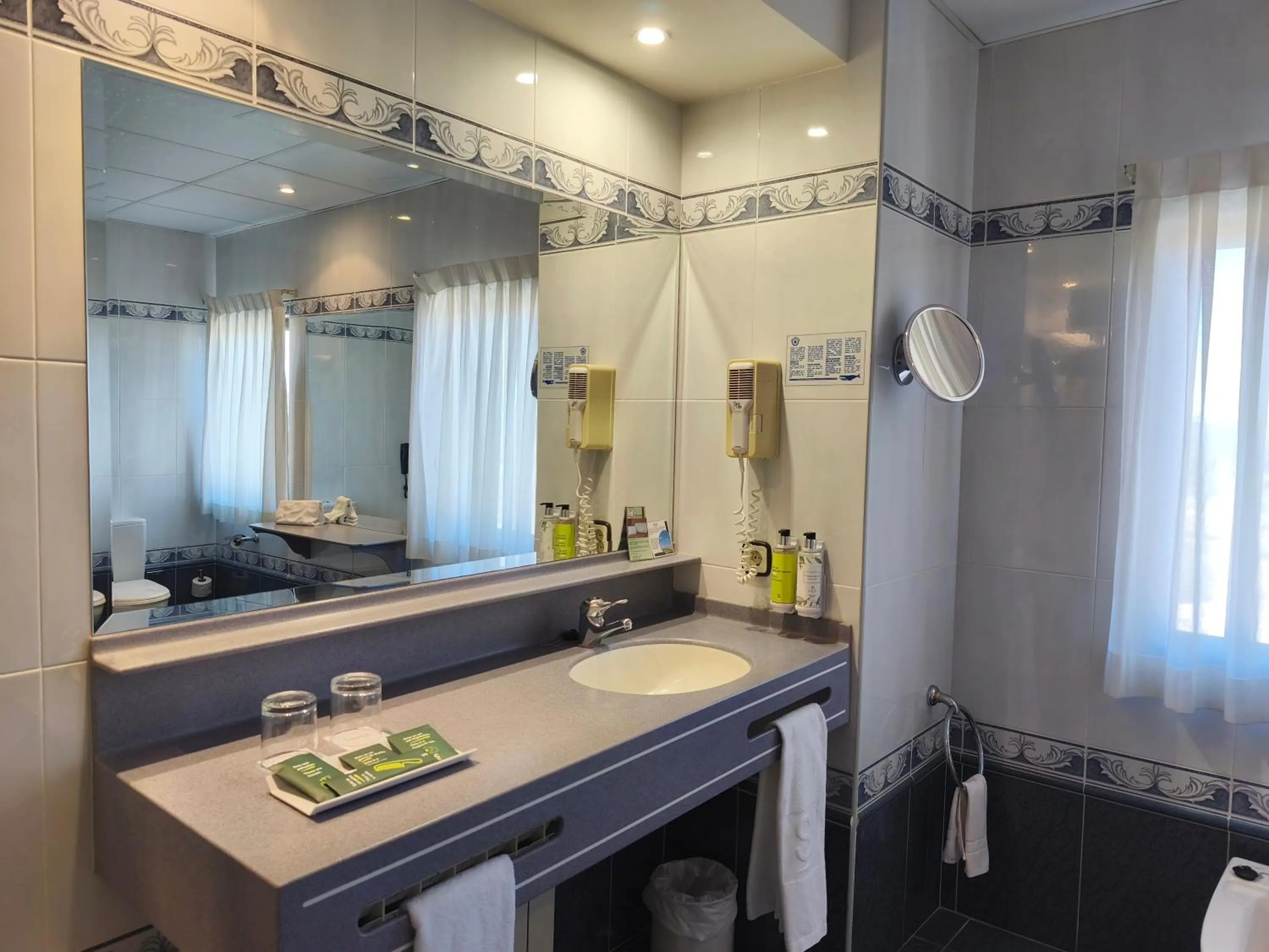 Toilet in Hotel Sercotel Cuatro Postes