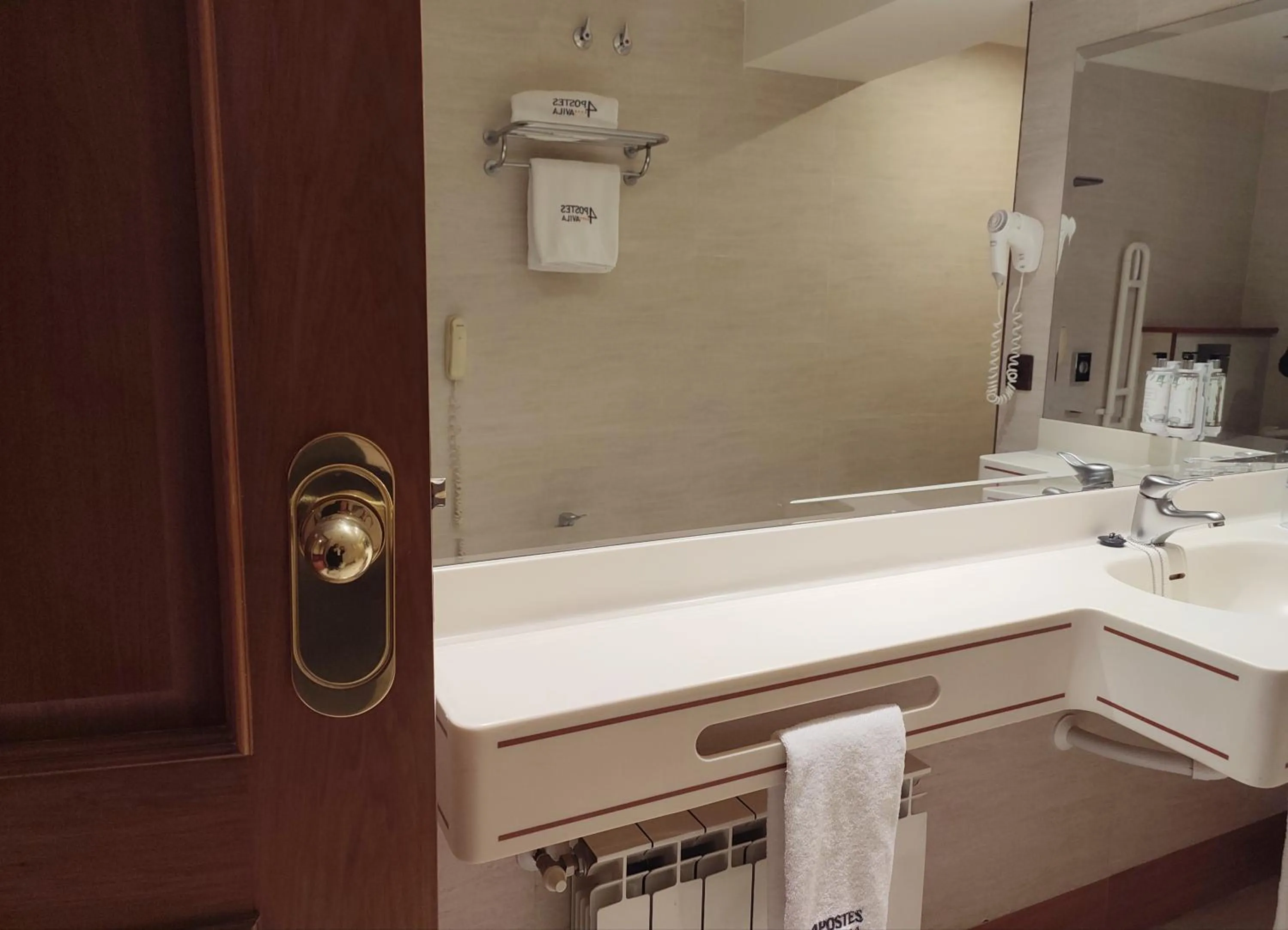 Toilet in Hotel Sercotel Cuatro Postes