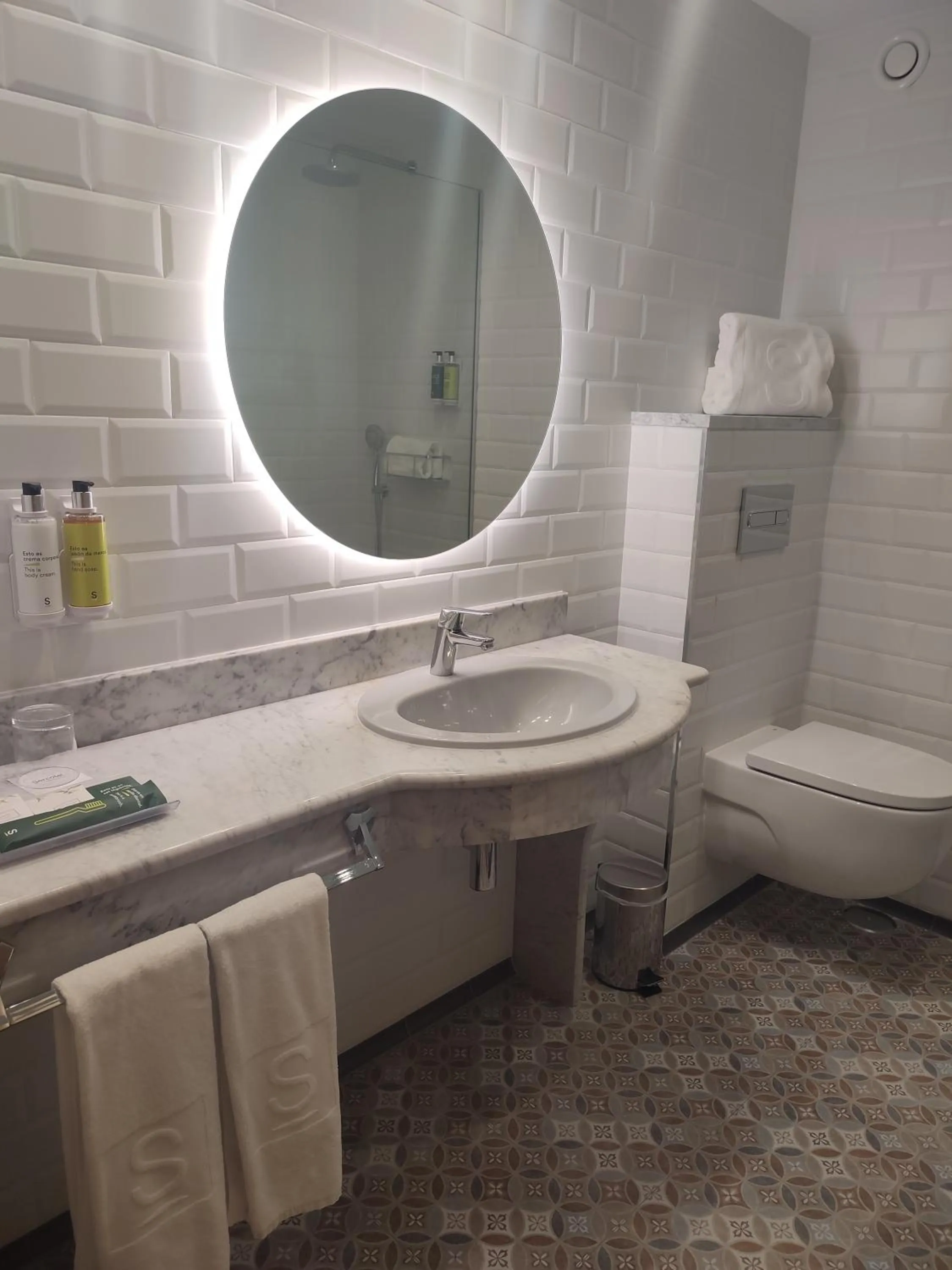 Toilet in Hotel Sercotel Cuatro Postes