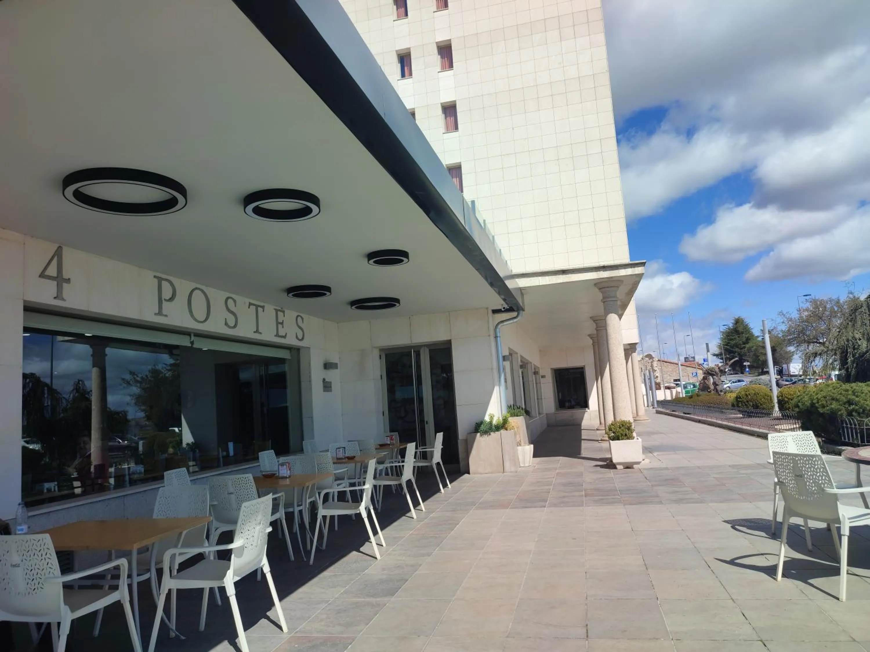Property building in Hotel Sercotel Cuatro Postes