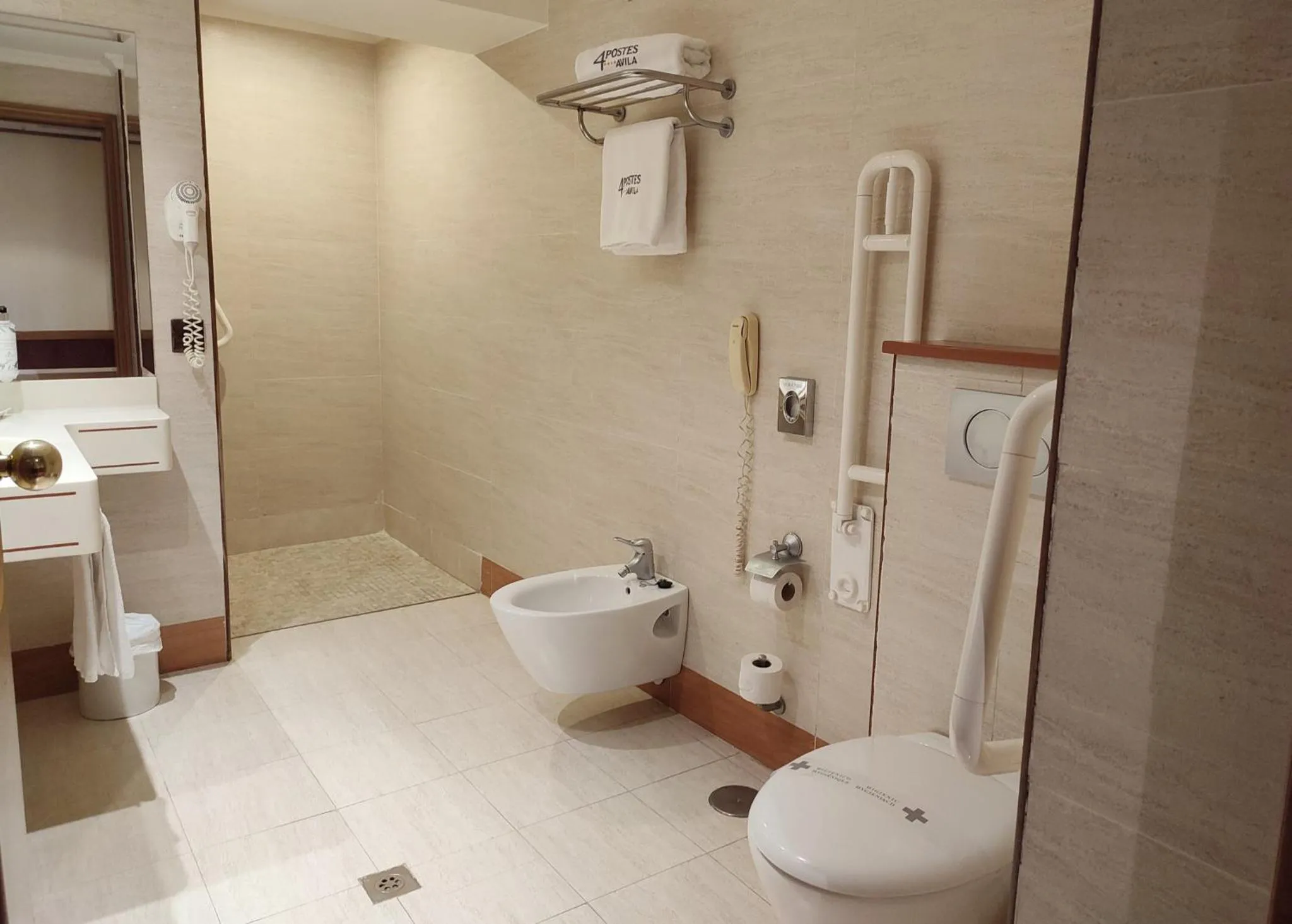 Bathroom in Hotel Sercotel Cuatro Postes