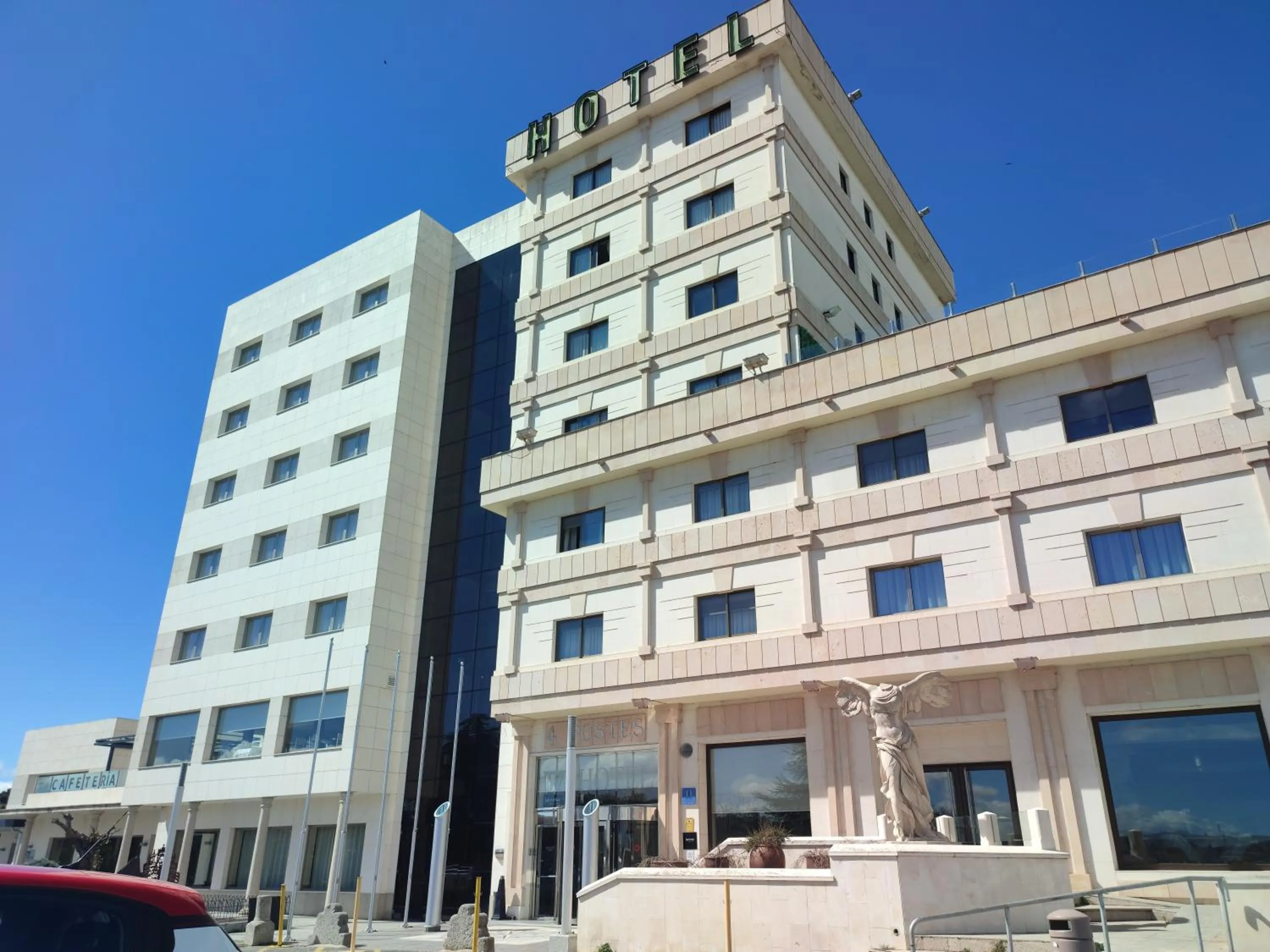 Property building in Hotel Sercotel Cuatro Postes