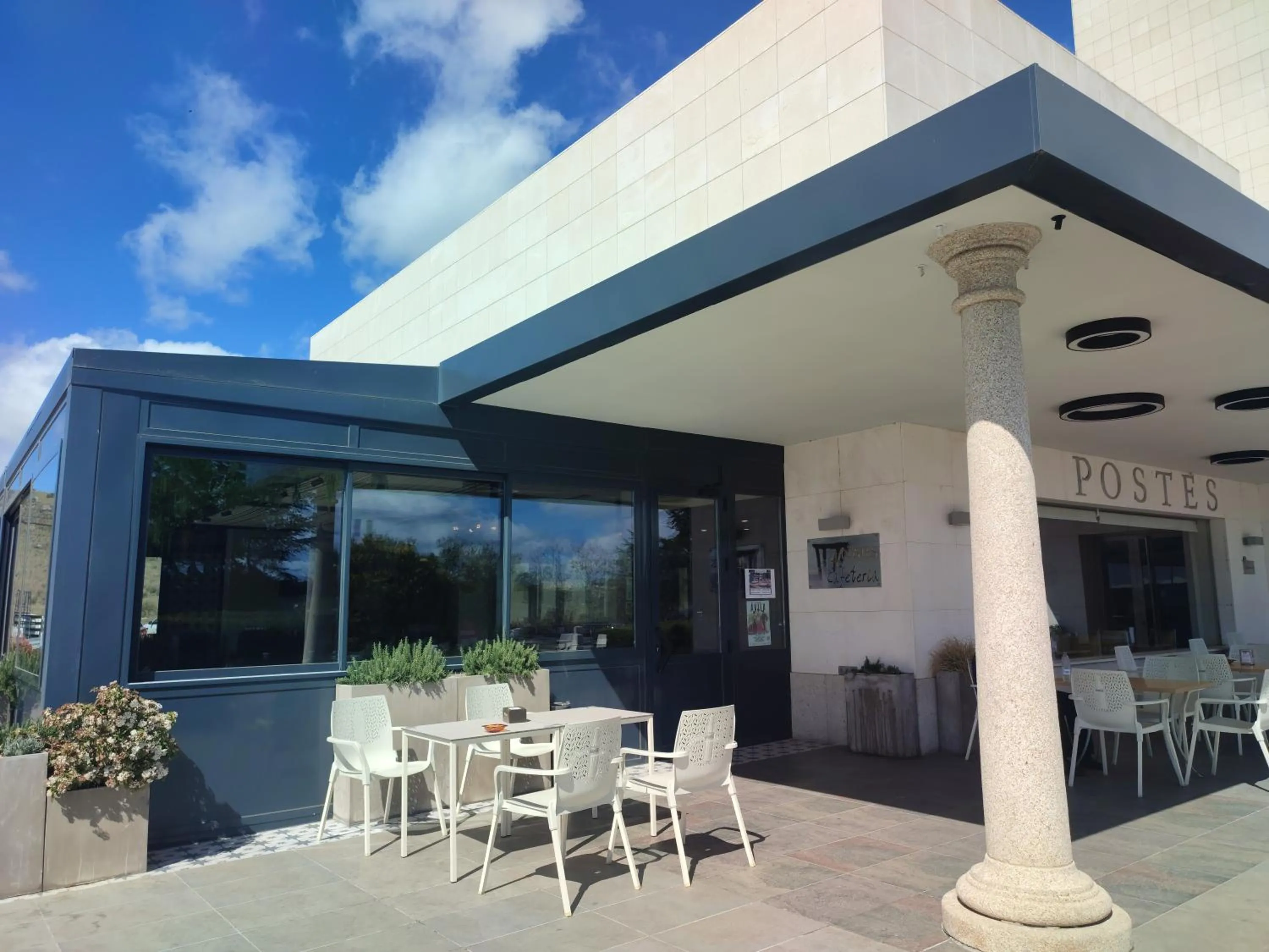 Property building in Hotel Sercotel Cuatro Postes