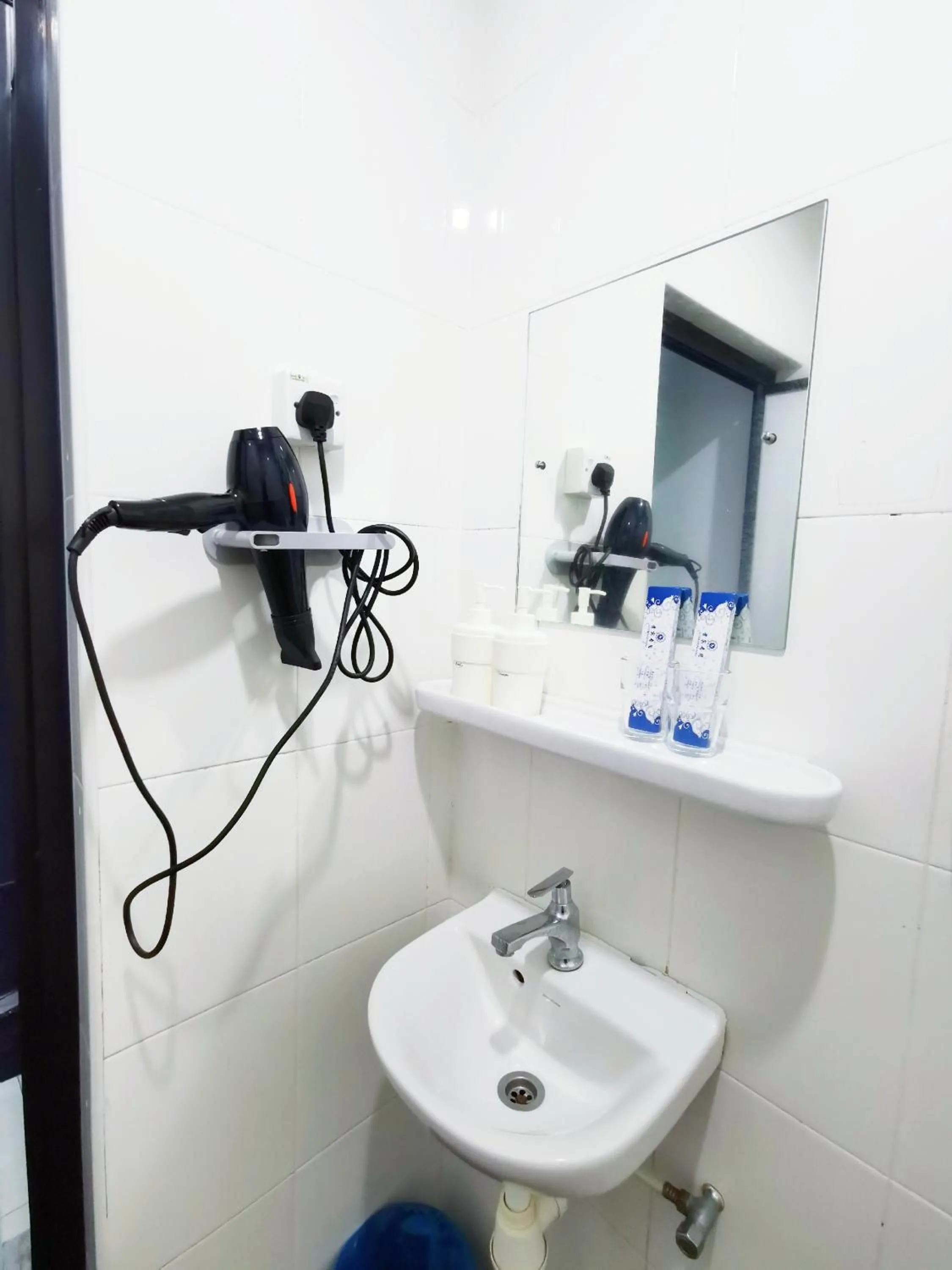 Bathroom in Gurney Coast Guest House by Sky Hive