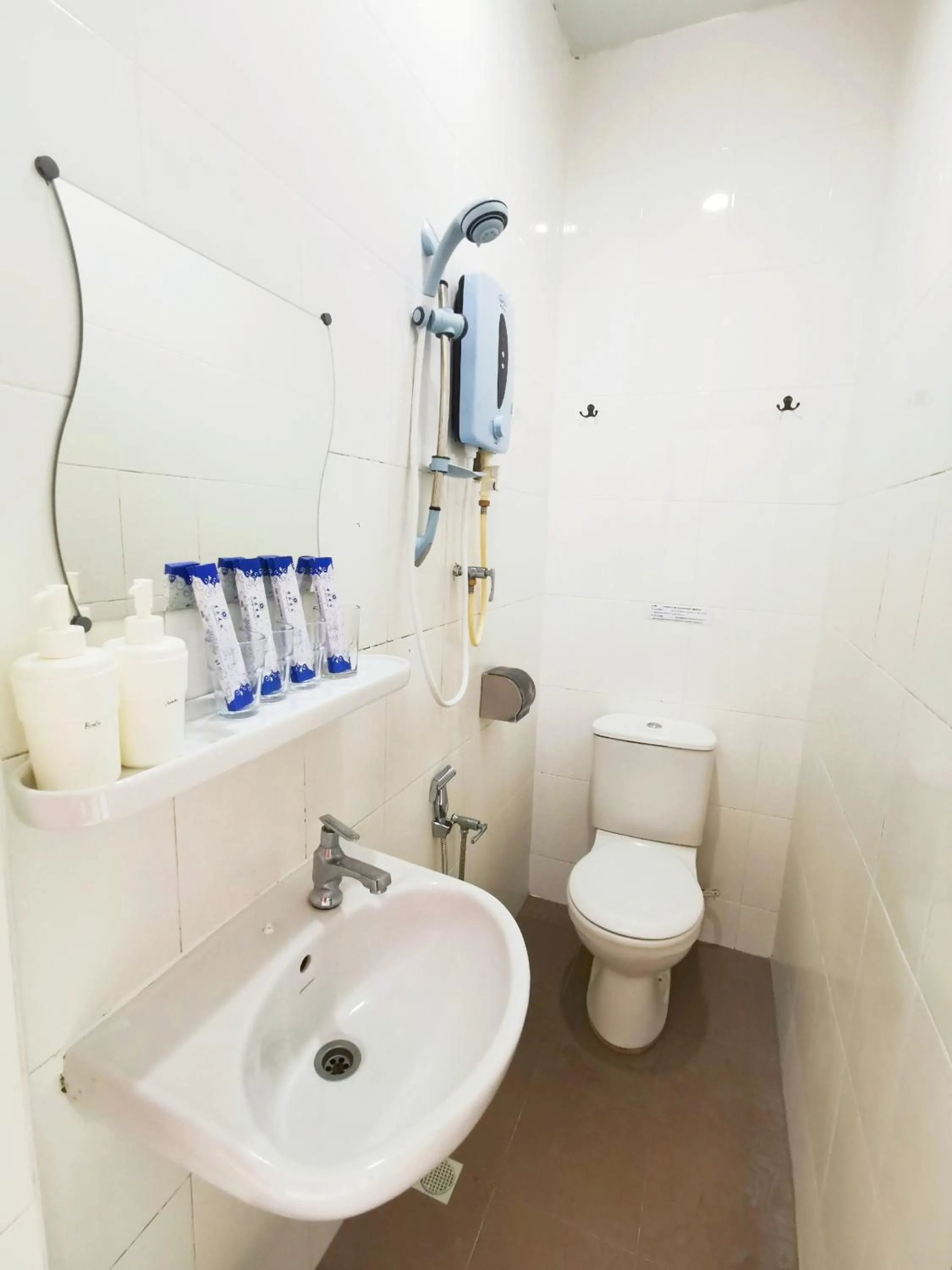 Bathroom in Gurney Coast Guest House by Sky Hive