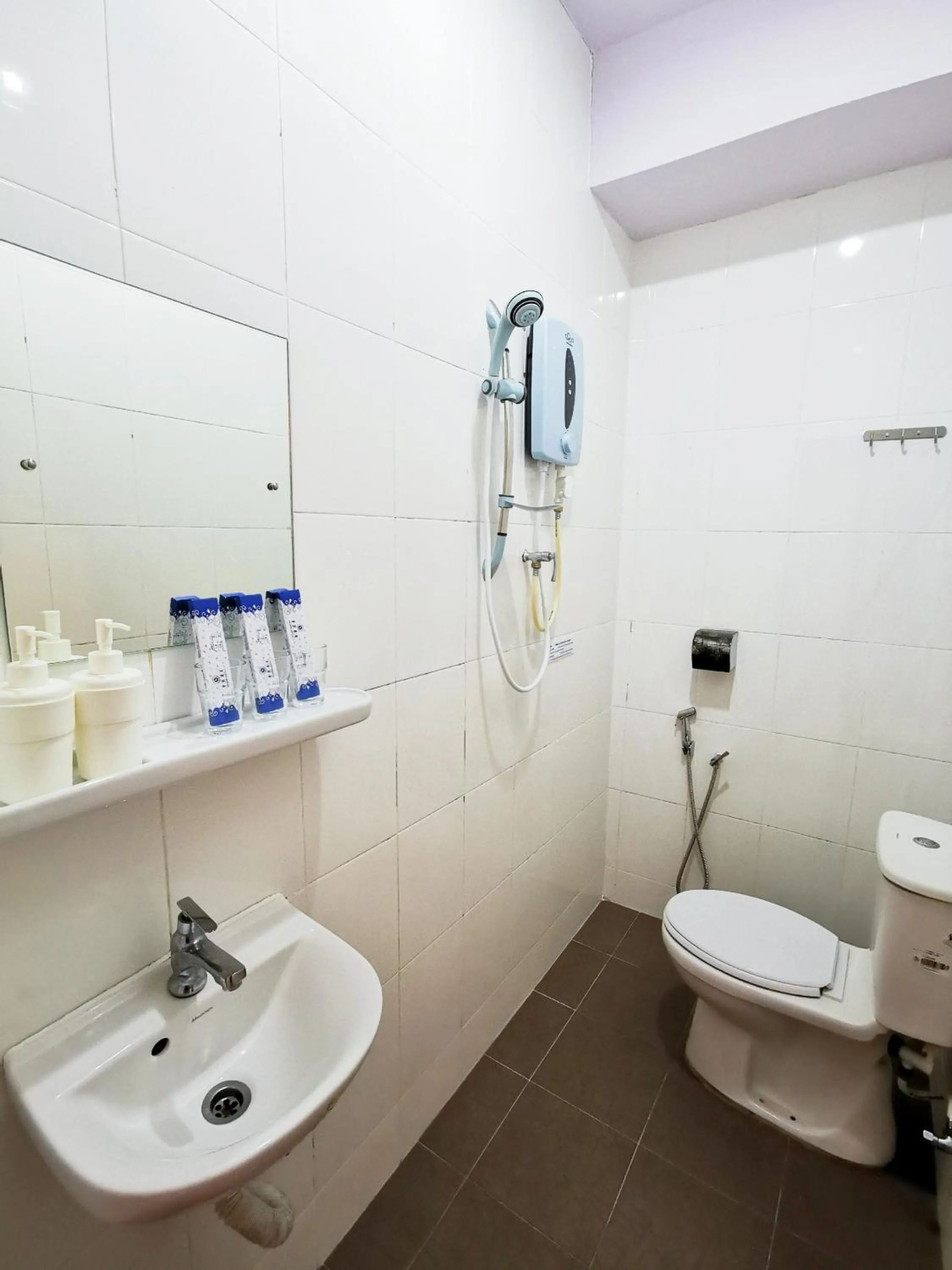 Bathroom in Gurney Coast Guest House by Sky Hive