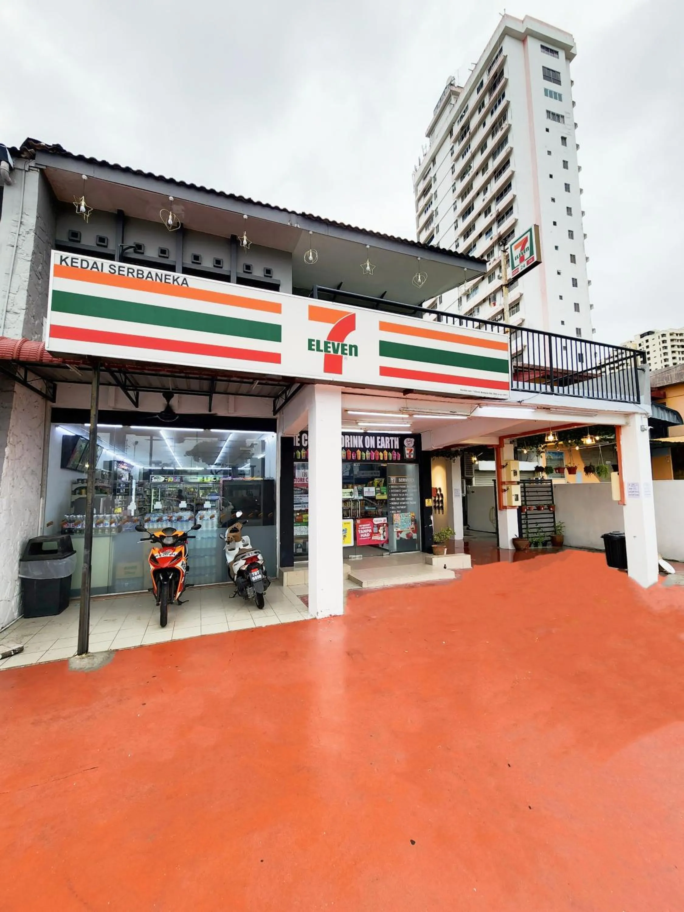 Property building in Gurney Coast Guest House by Sky Hive