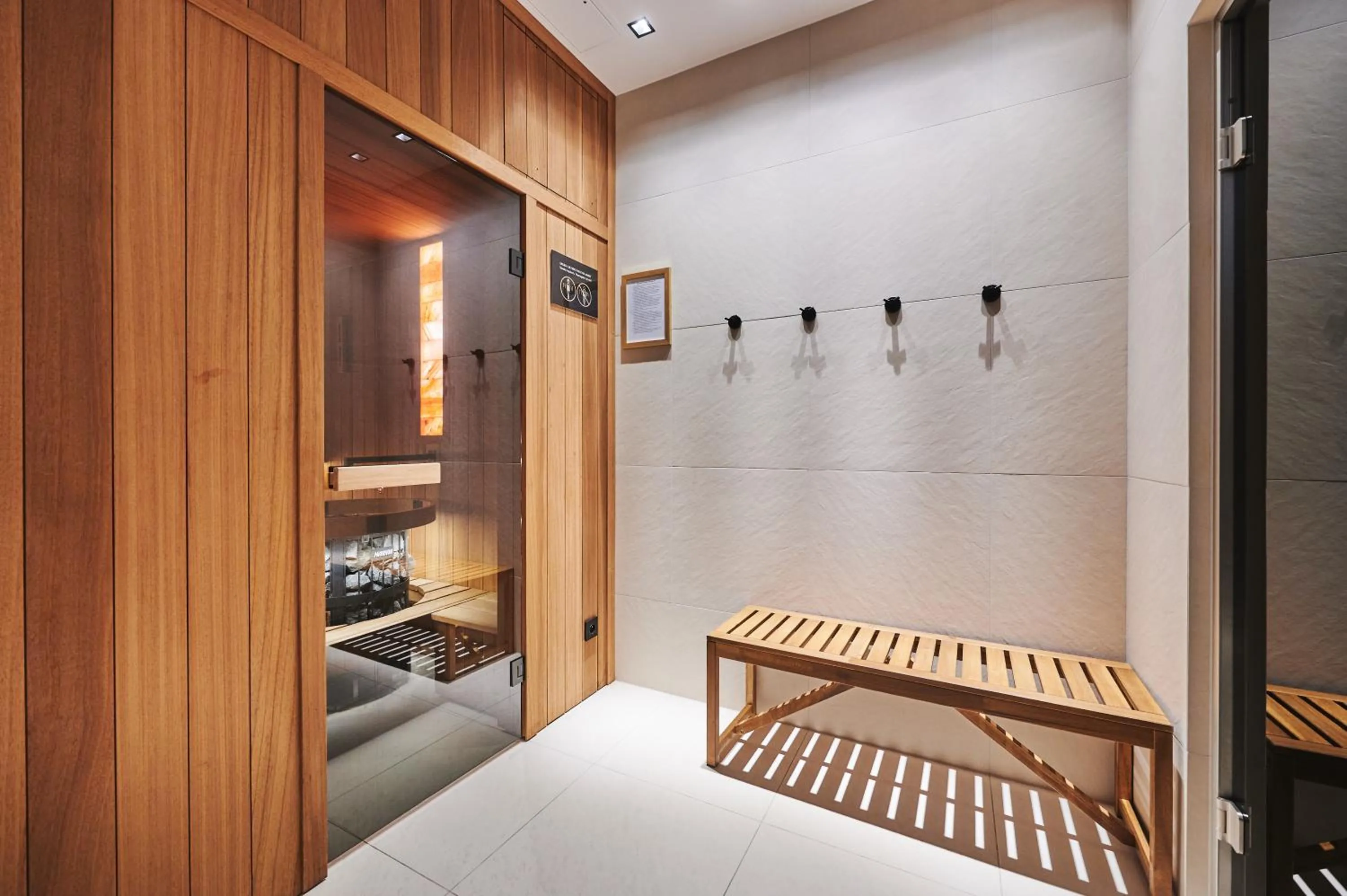 Swimming pool, Bed in Stay inn Hotel Warszawa