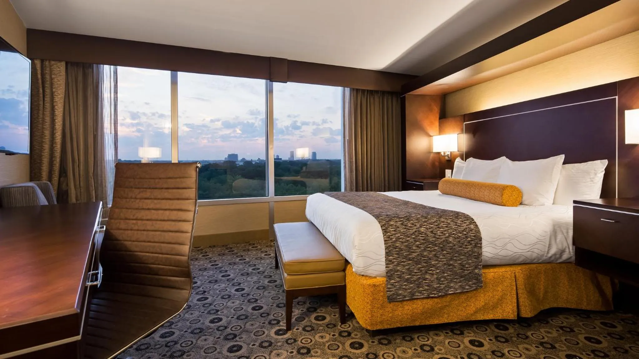 Bed in Radisson Hotel Southfield-Detroit