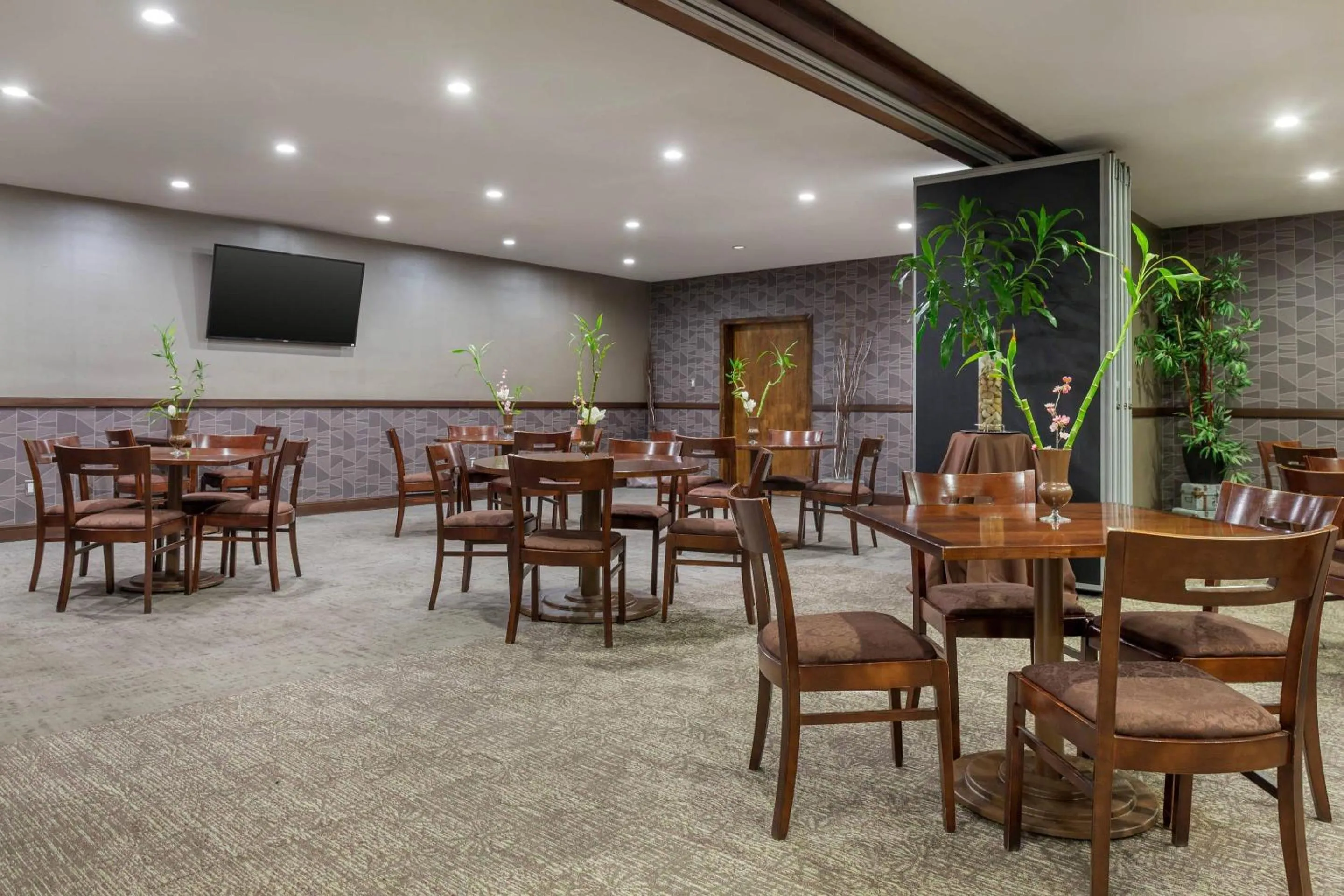 Lounge or bar in Radisson Hotel Southfield-Detroit