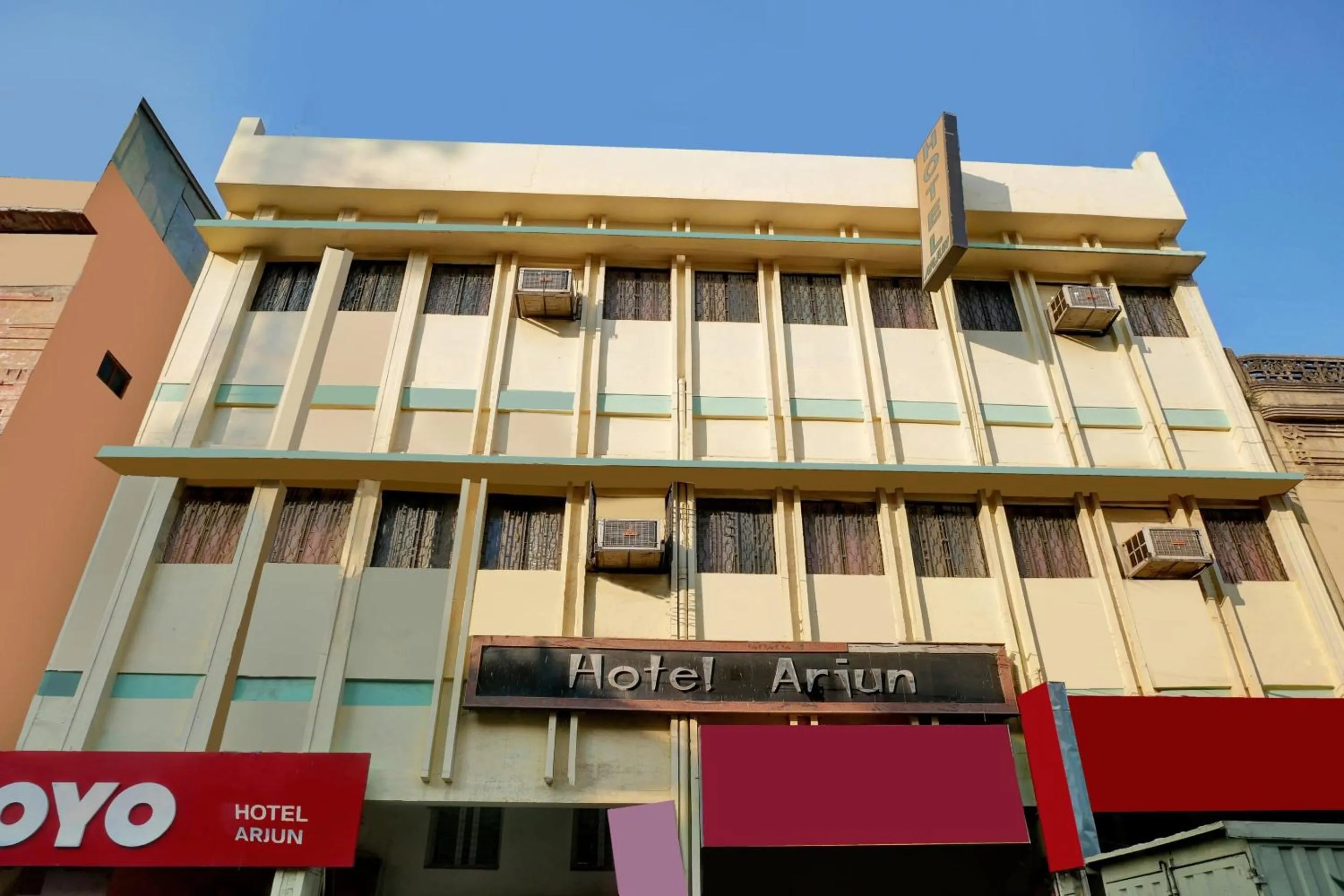 Facade/entrance in Hotel O by OYO Arjun