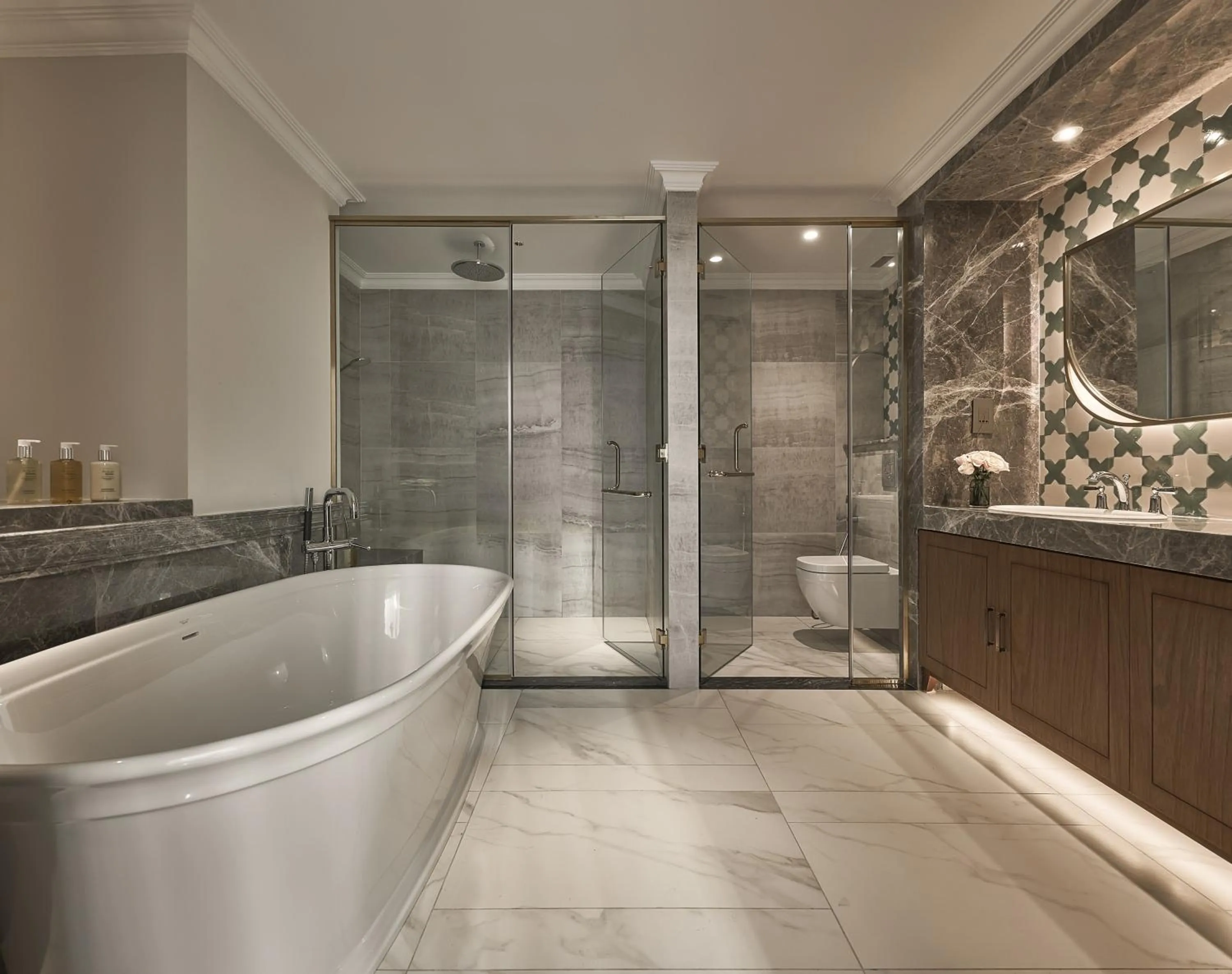 Shower in La Siesta Premium Saigon