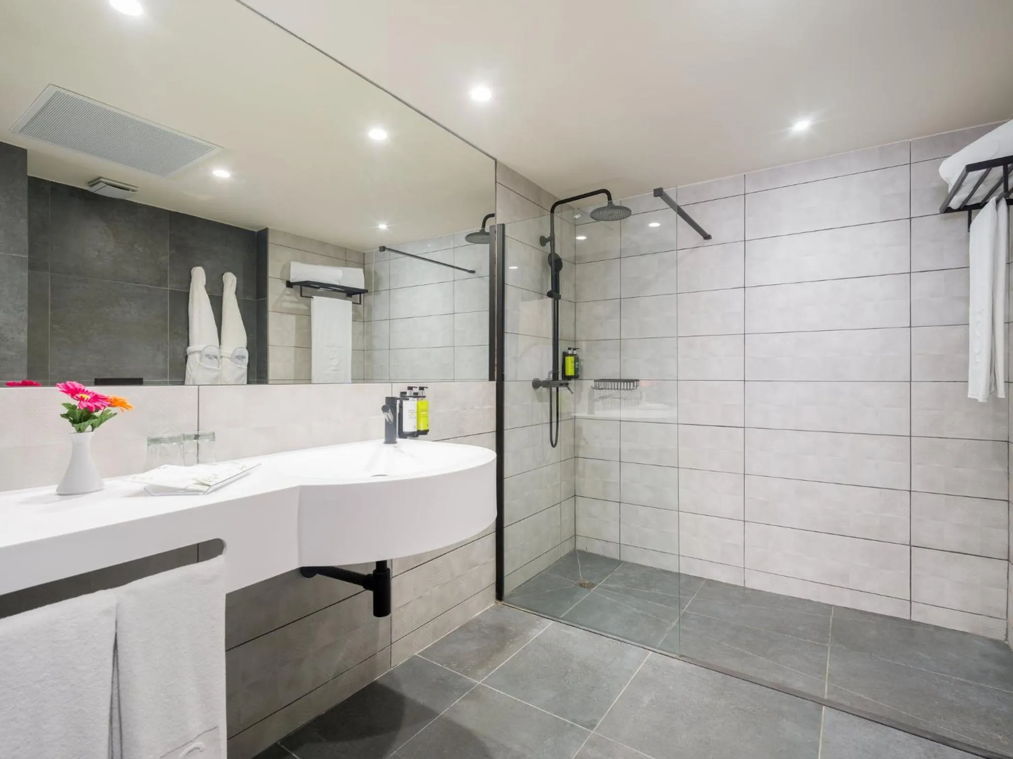 Bathroom in Sercotel Playa Canteras