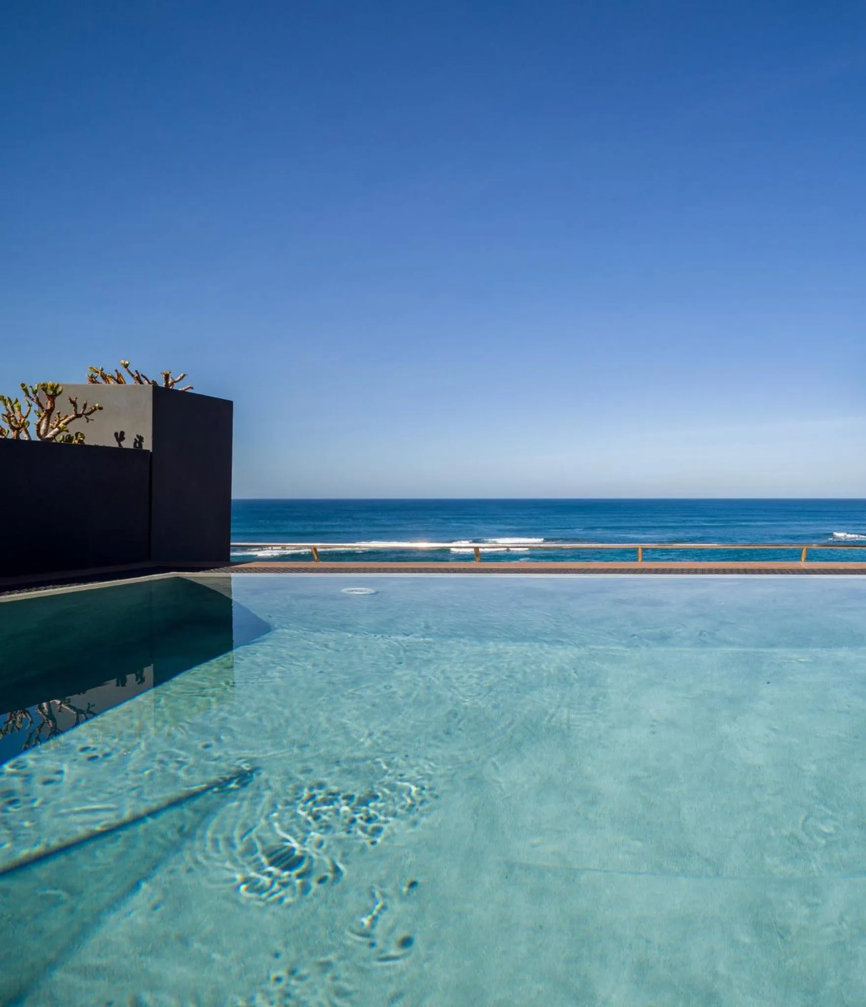 Swimming pool in Sercotel Playa Canteras