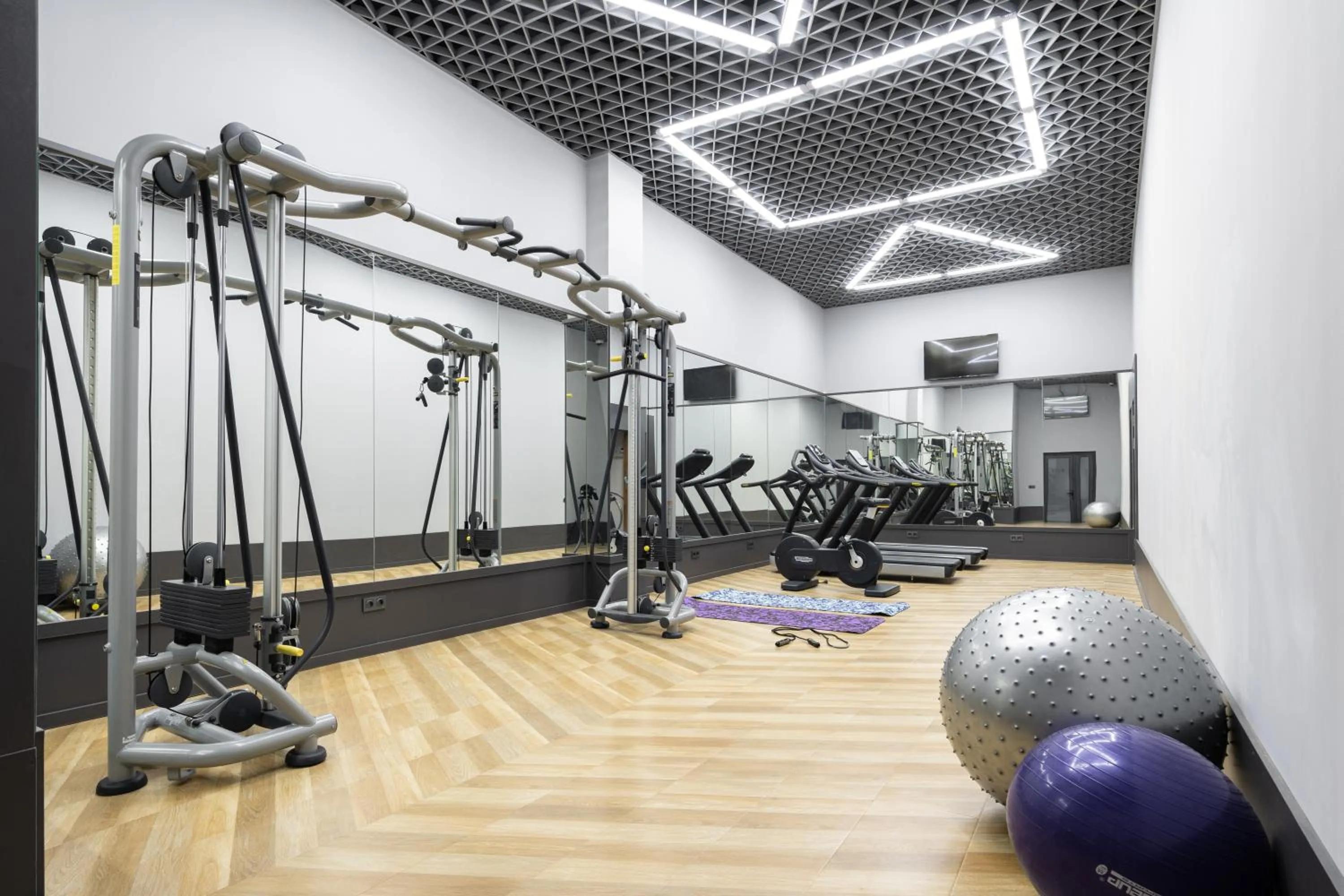 Fitness centre/facilities in Shamsan Airport Hotel