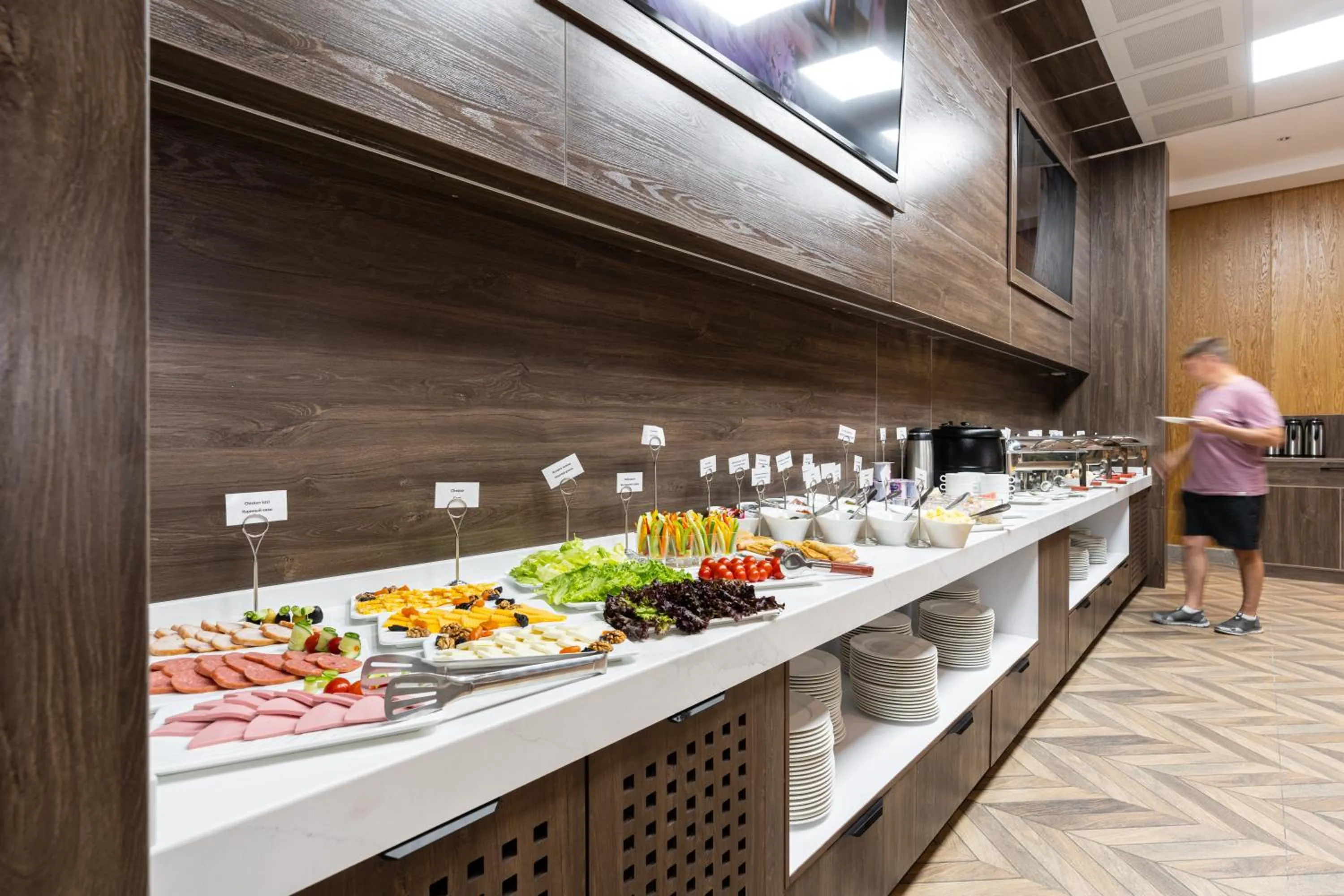 Food and drinks in Shamsan Airport Hotel