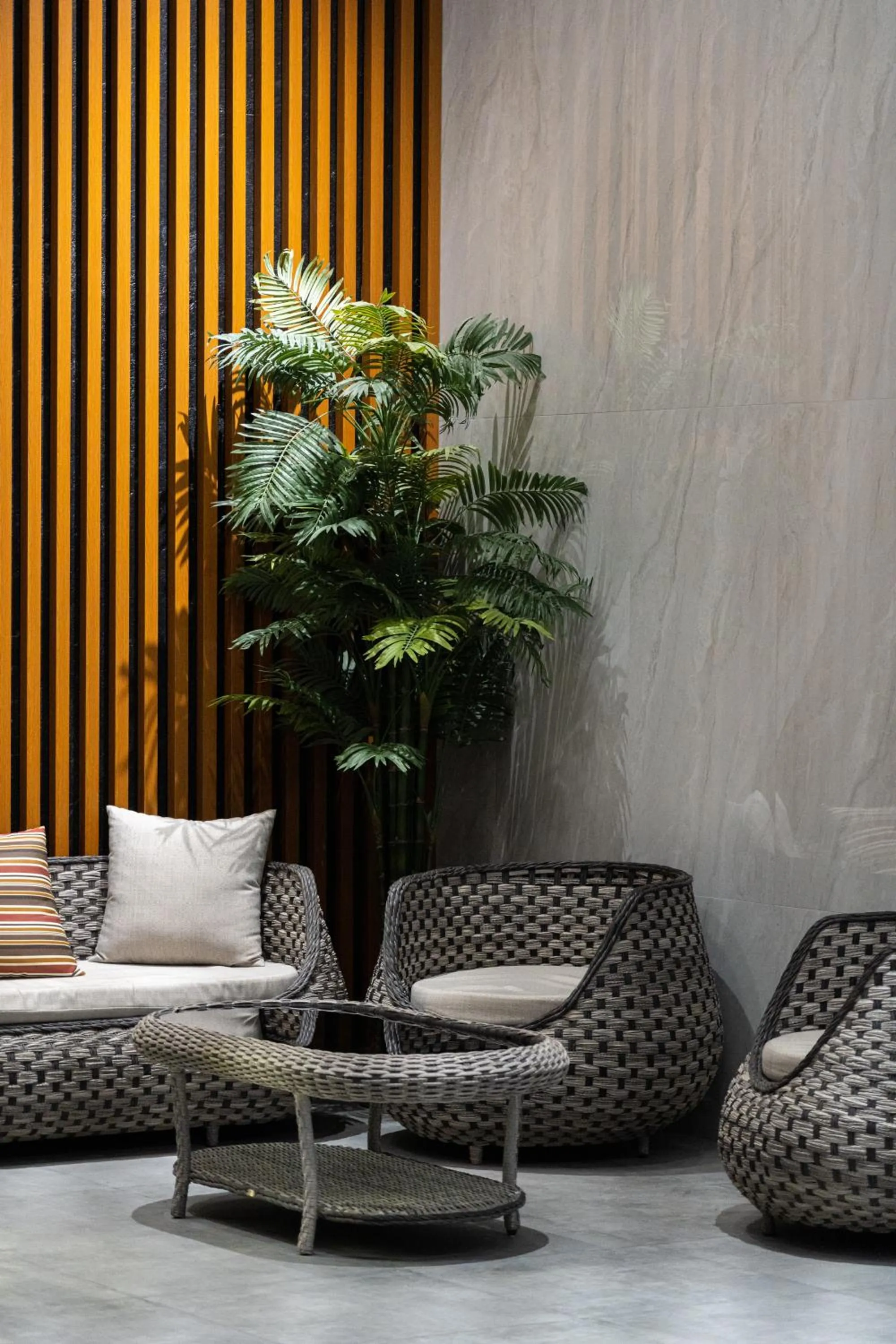 Seating area in Shamsan Airport Hotel