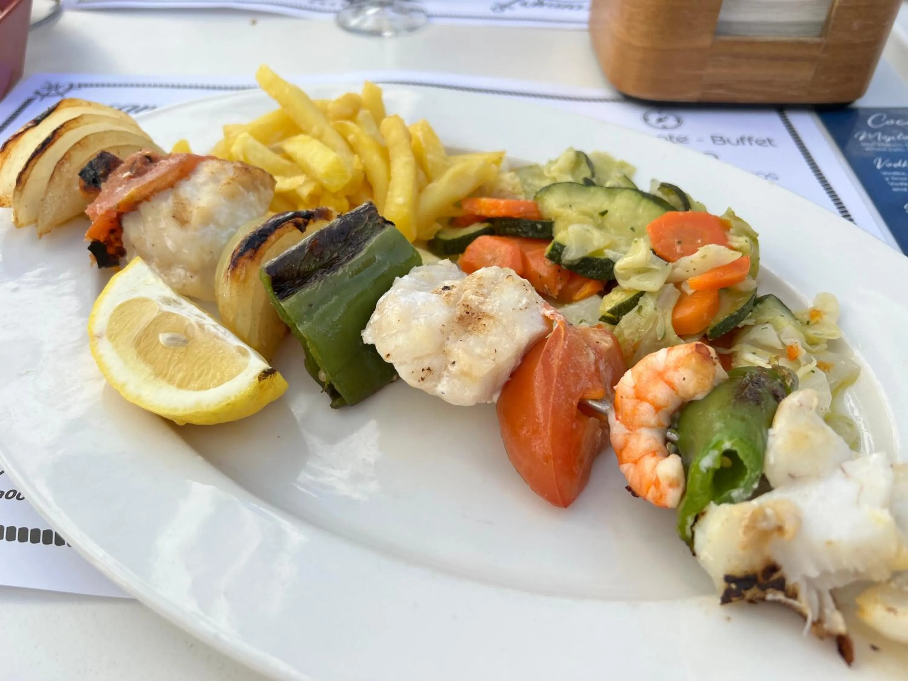 Restaurant/places to eat in Perla Marina