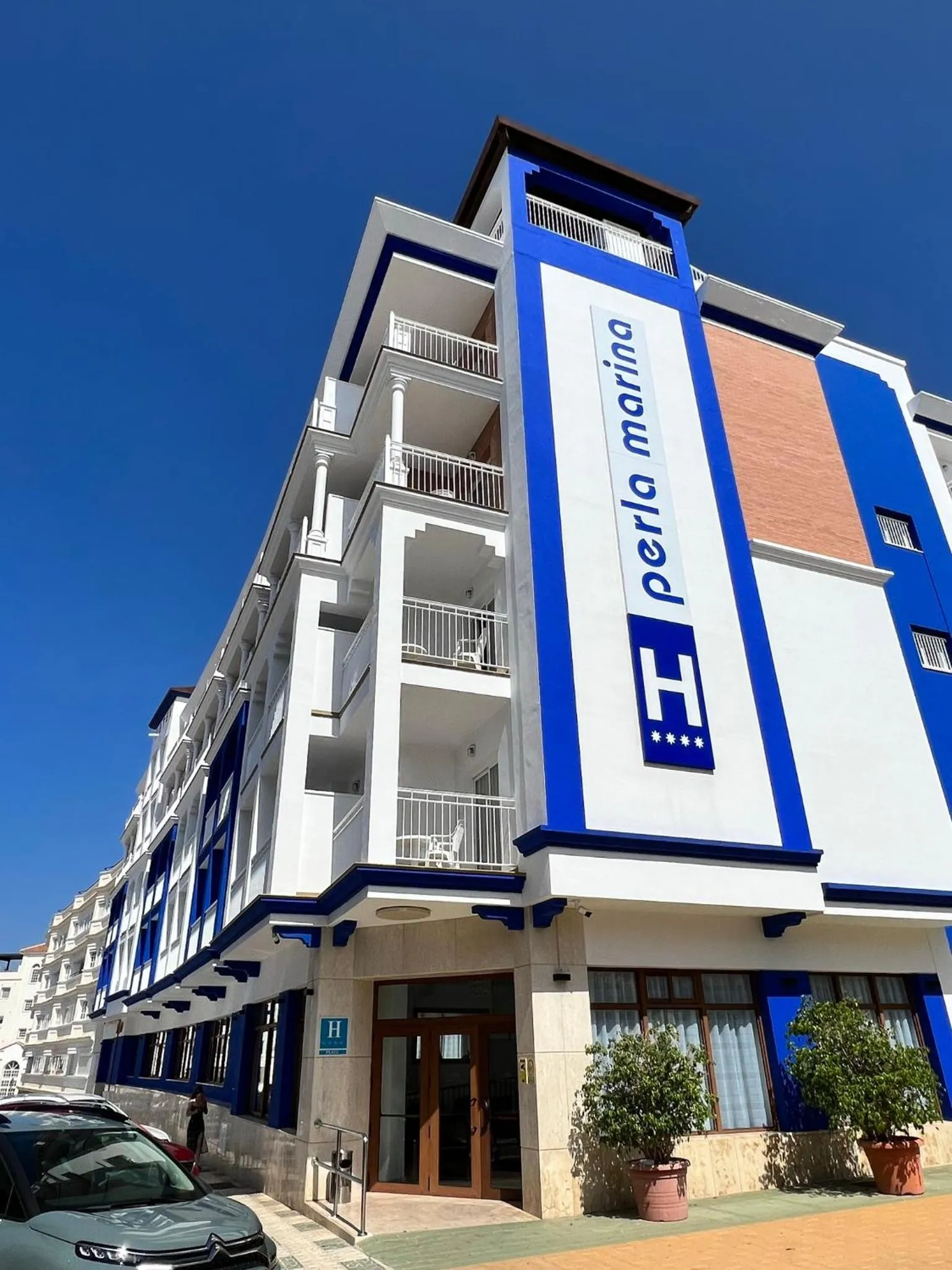 Facade/entrance in Perla Marina