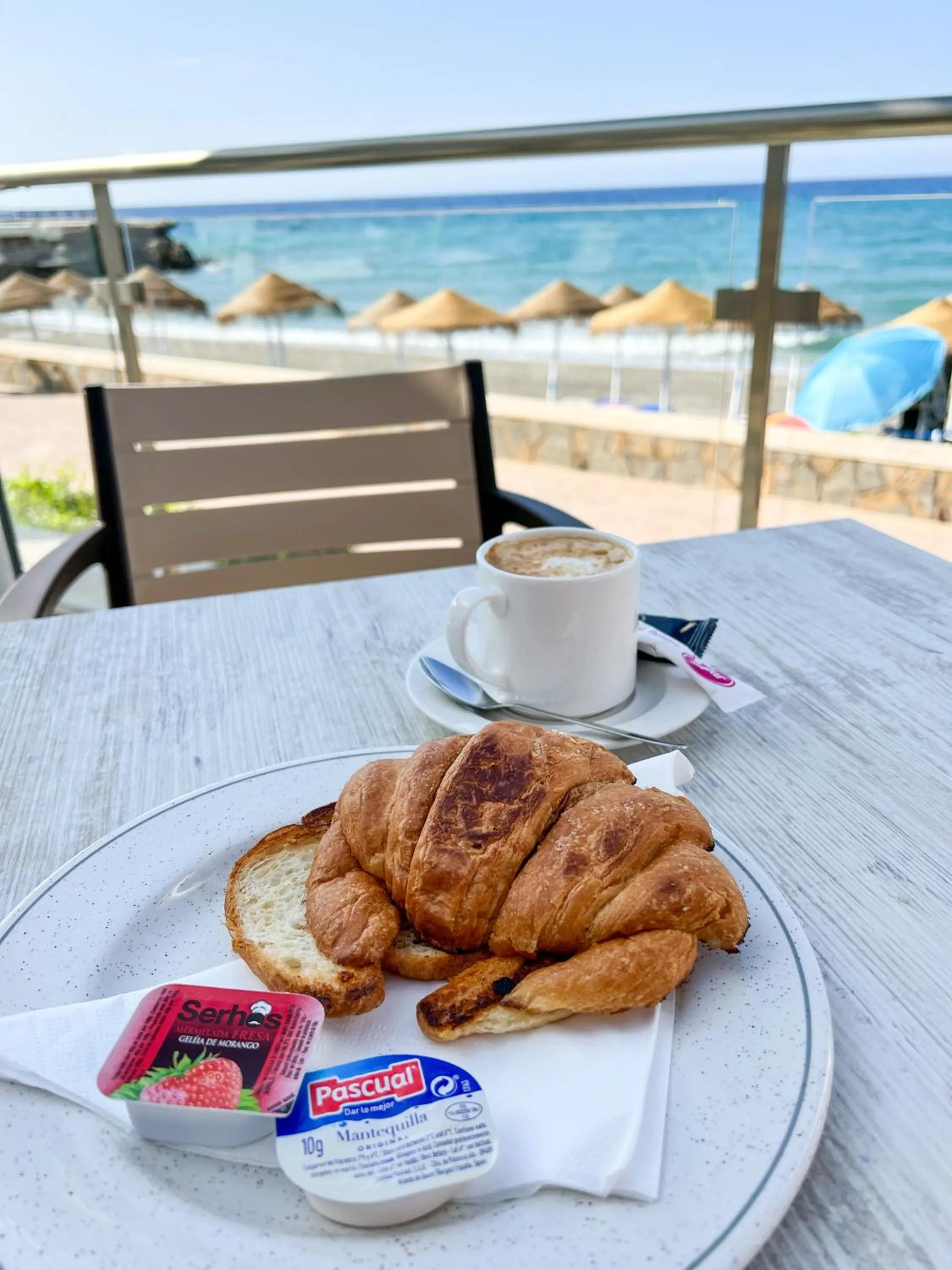 Restaurant/places to eat in Perla Marina