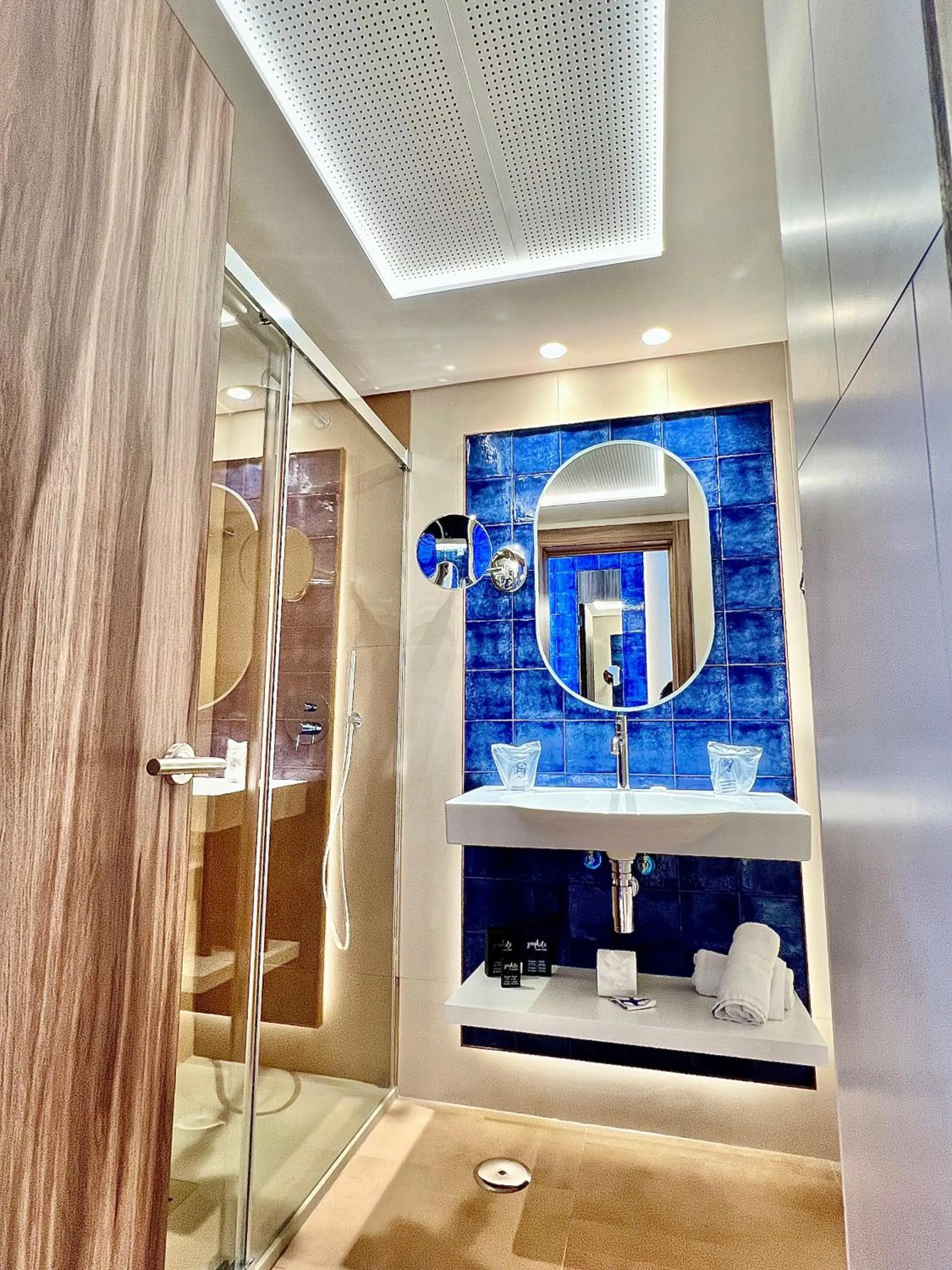 Shower in Perla Marina