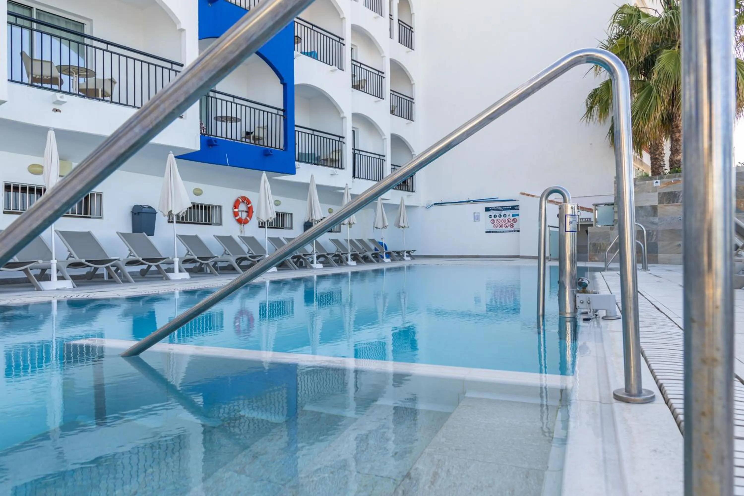 Swimming pool in Perla Marina