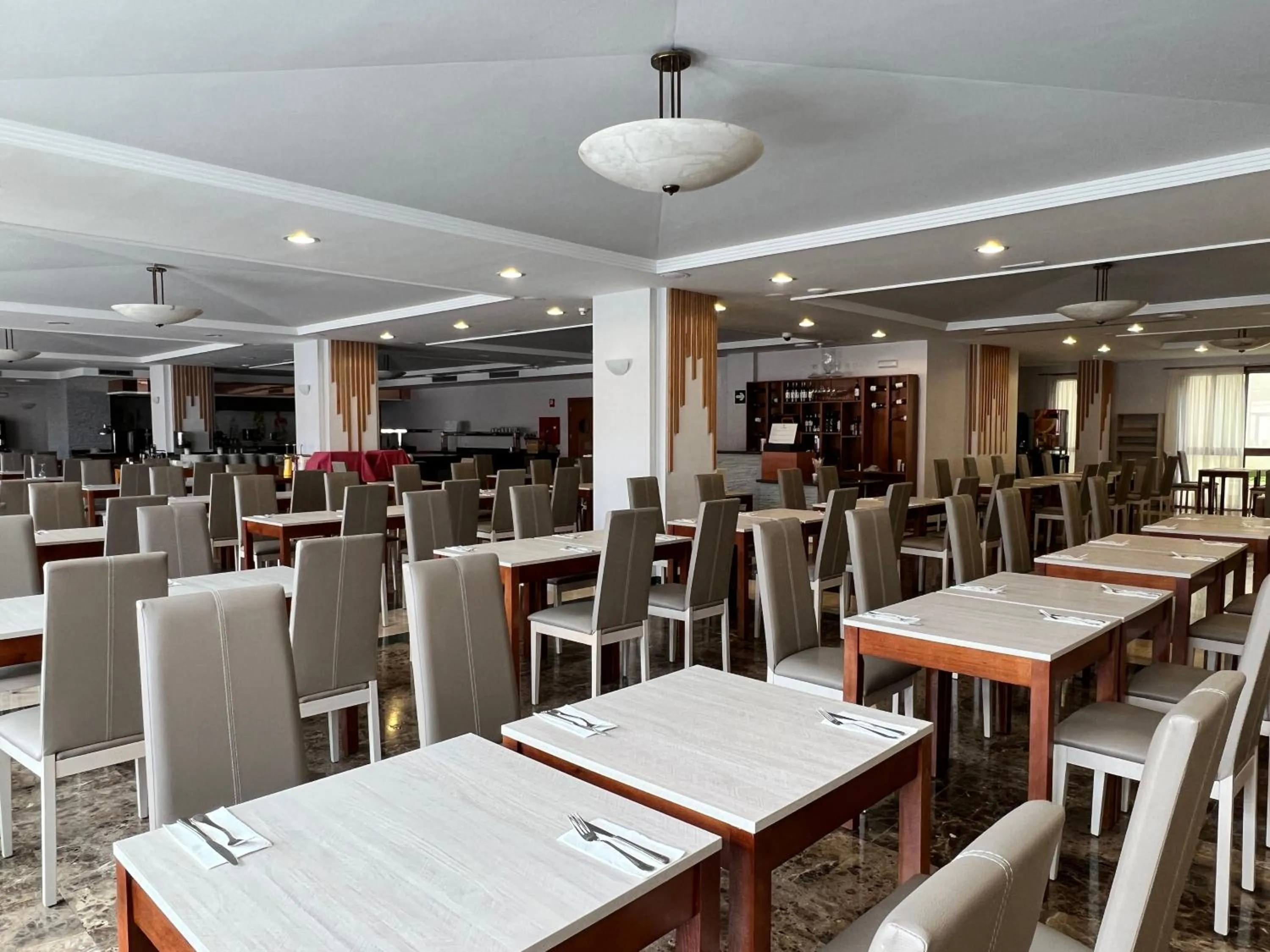 Restaurant/places to eat in Perla Marina