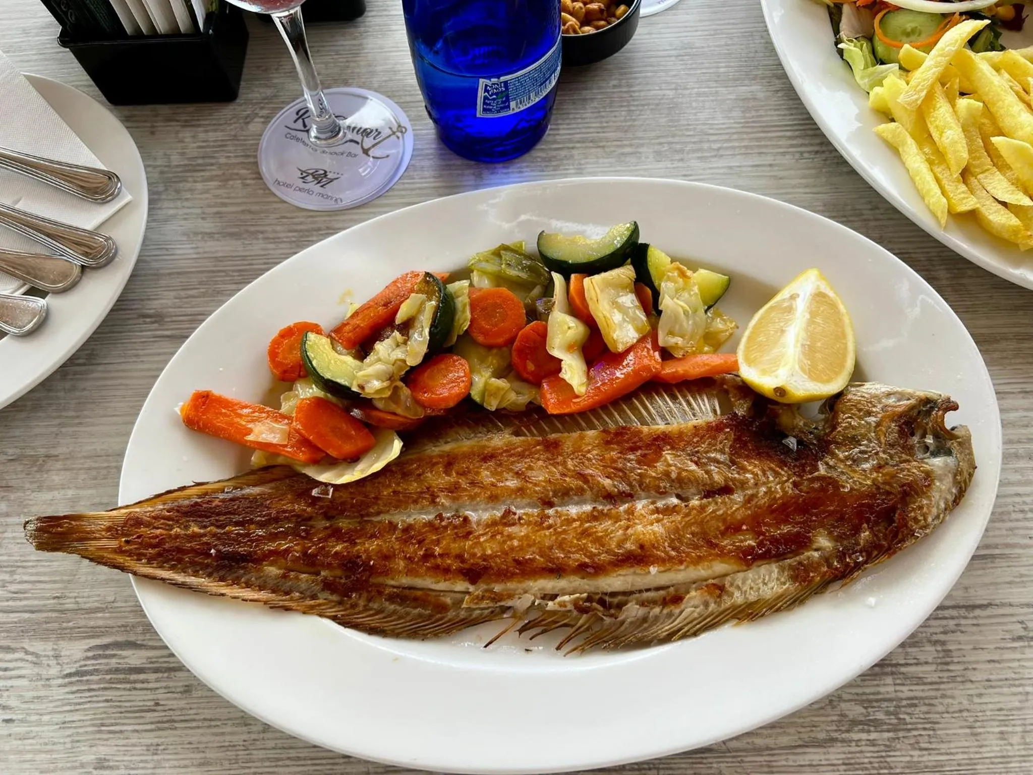 Restaurant/places to eat in Perla Marina