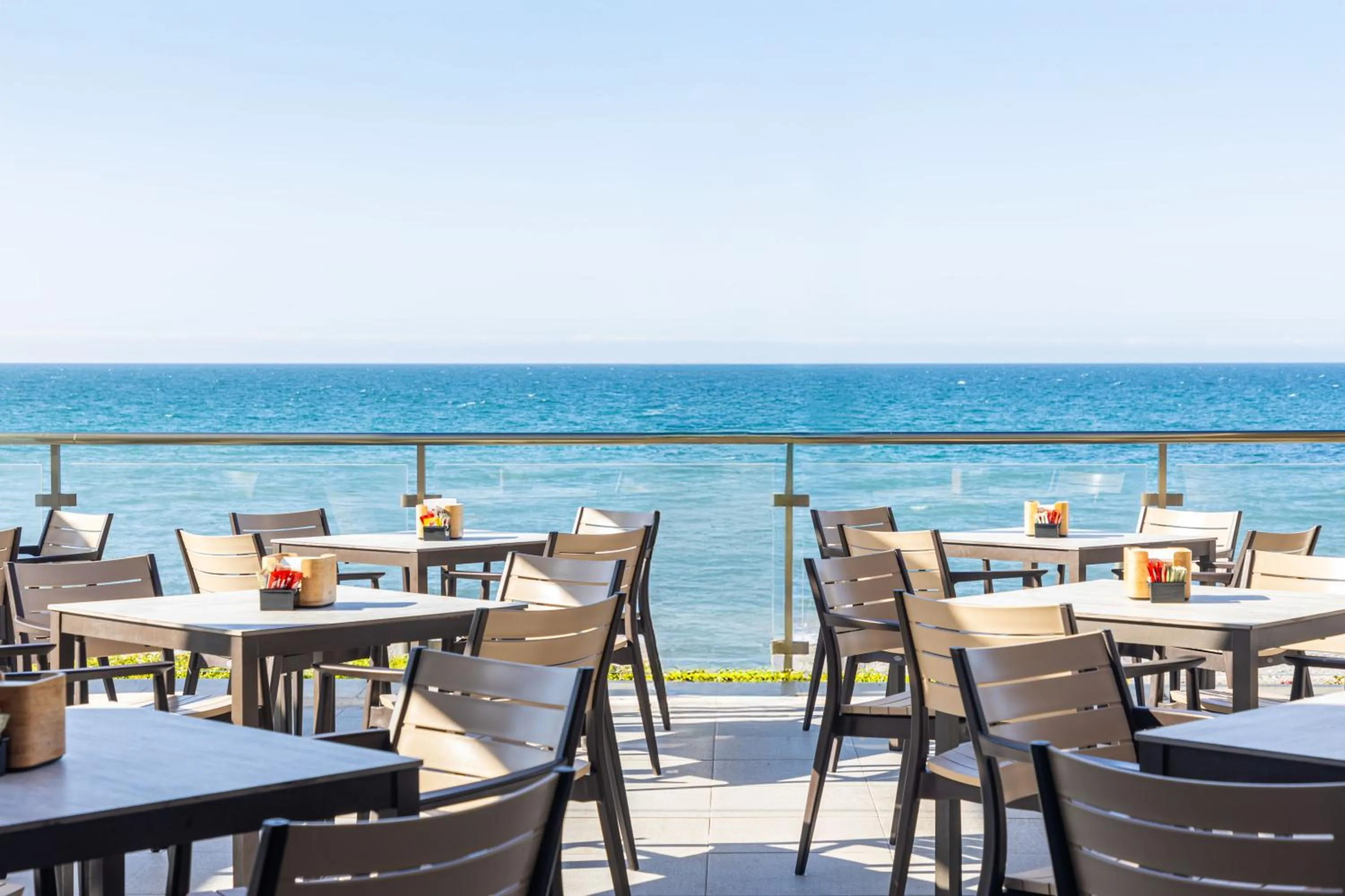 Restaurant/places to eat in Perla Marina
