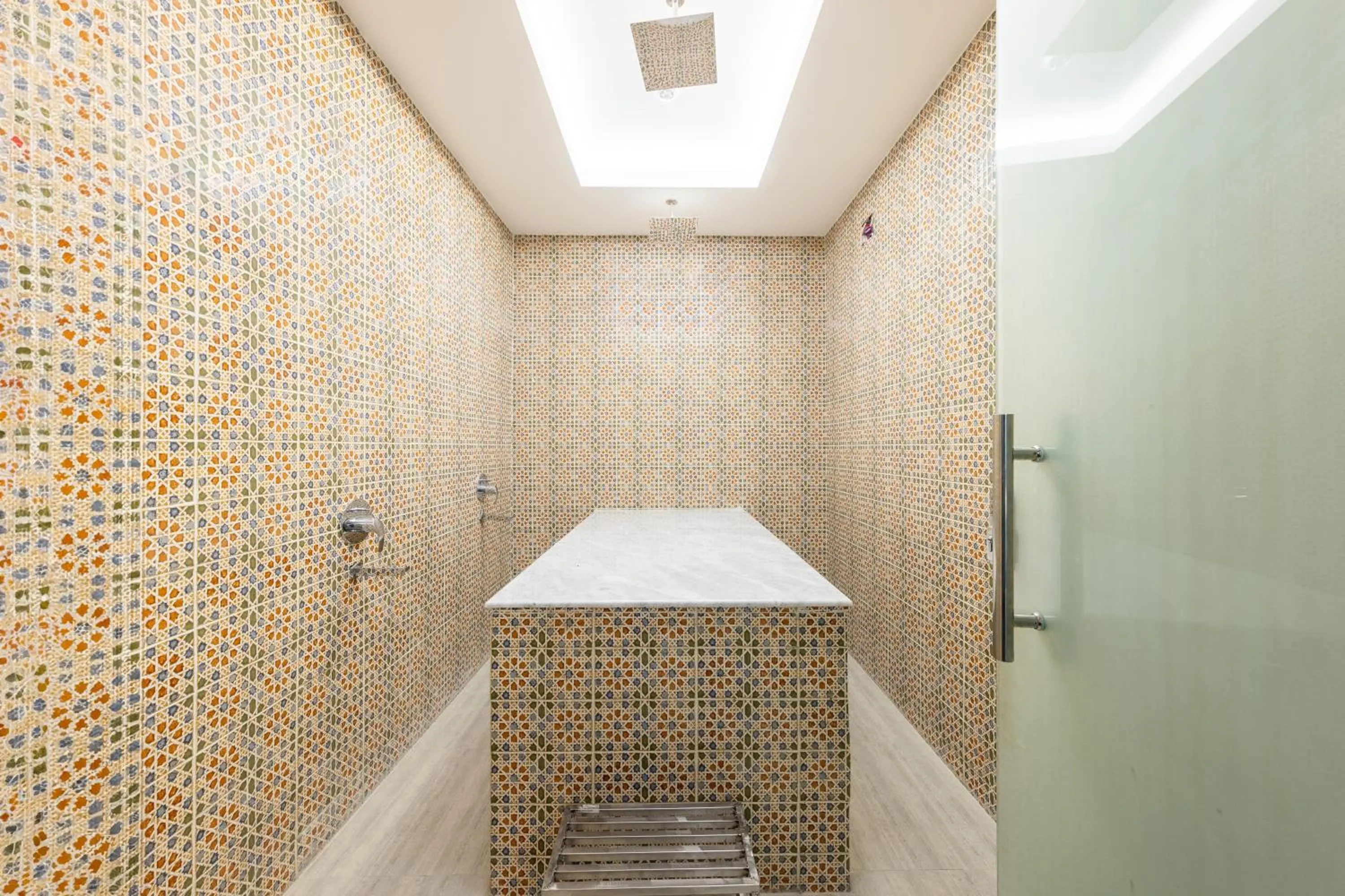 Luxury Night Al Munsiyah