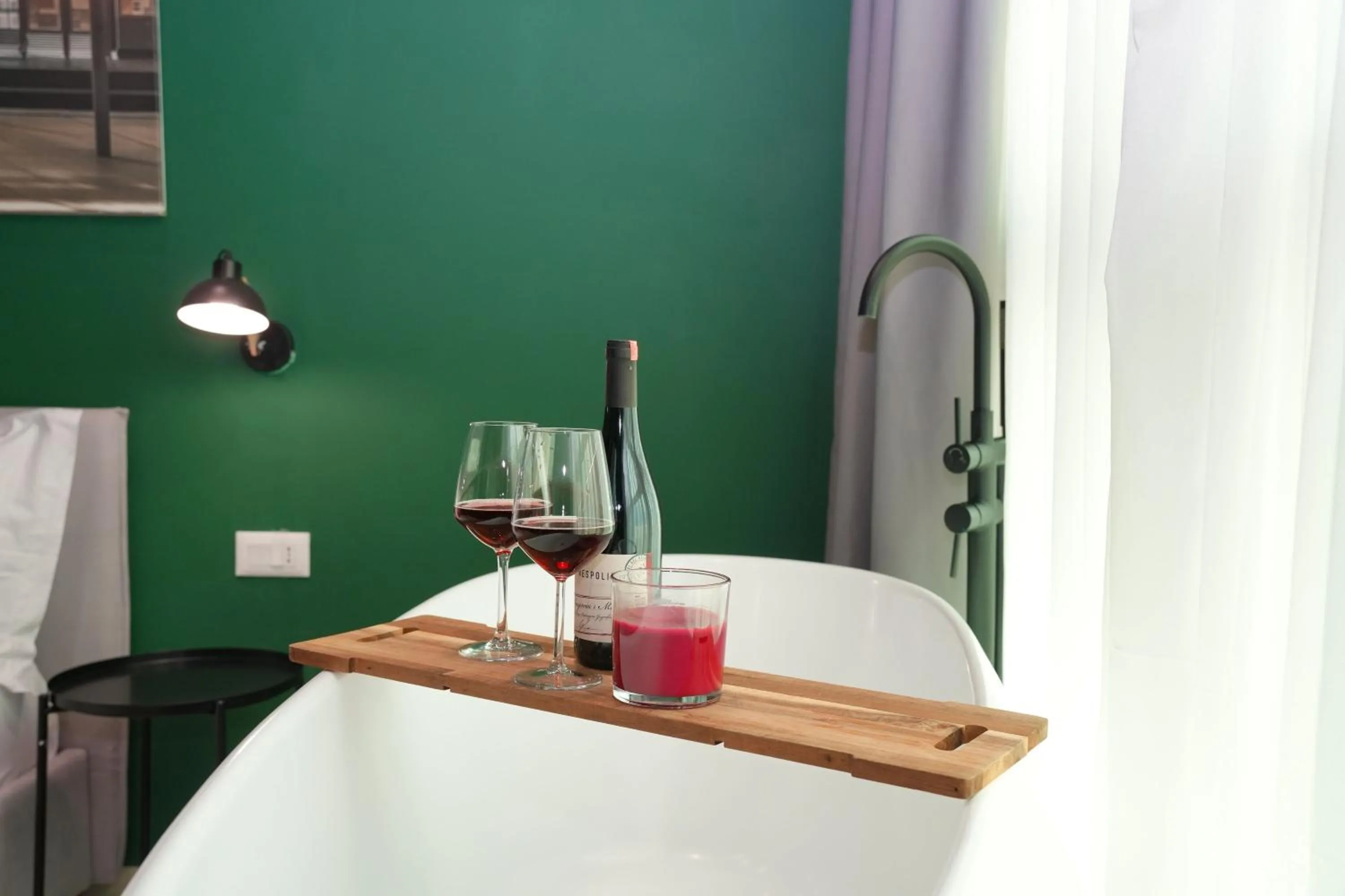 Bath in Ambassador Skyline Apartments