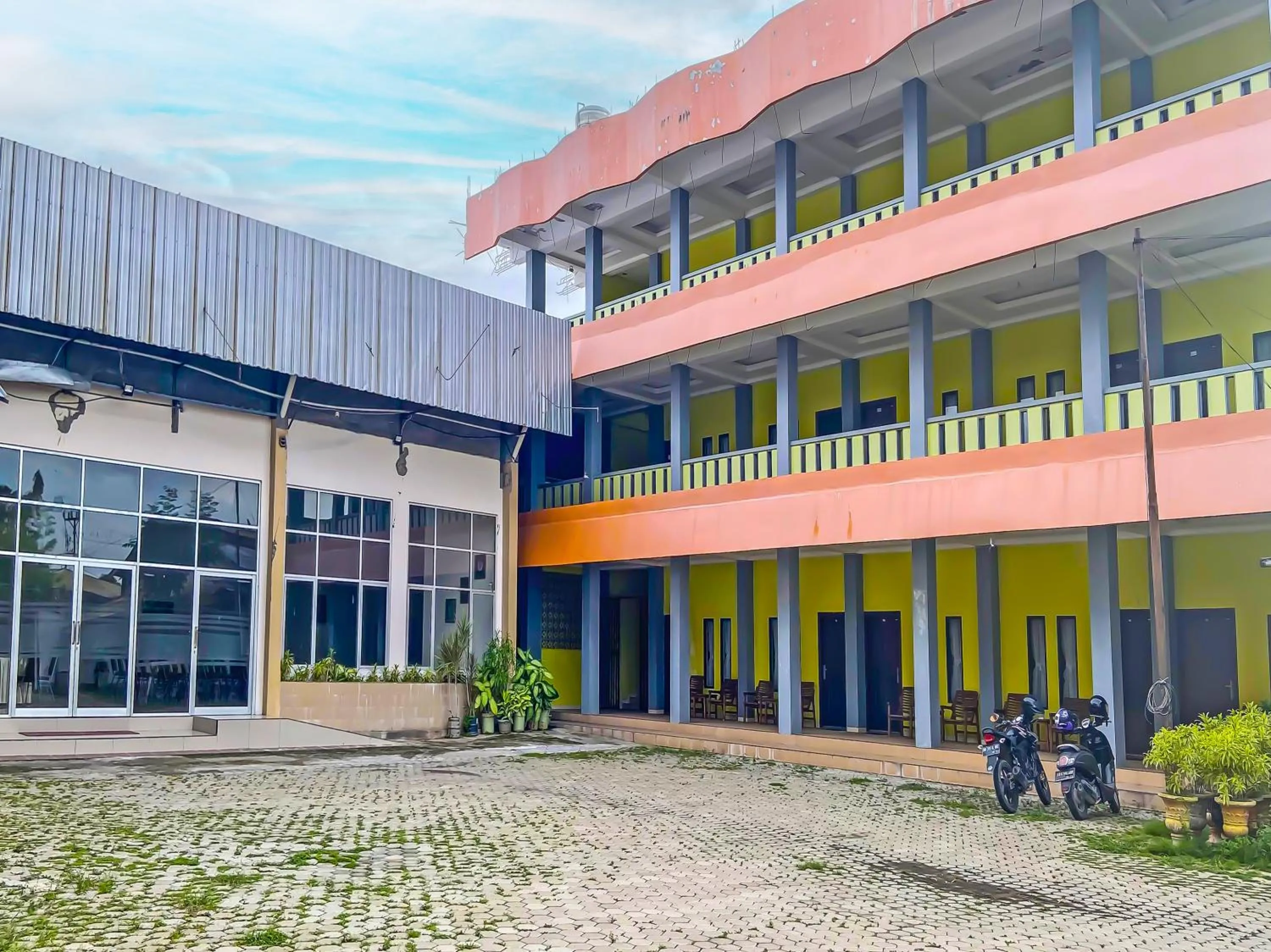 Property building in Hotel O Gajah Mada Indah