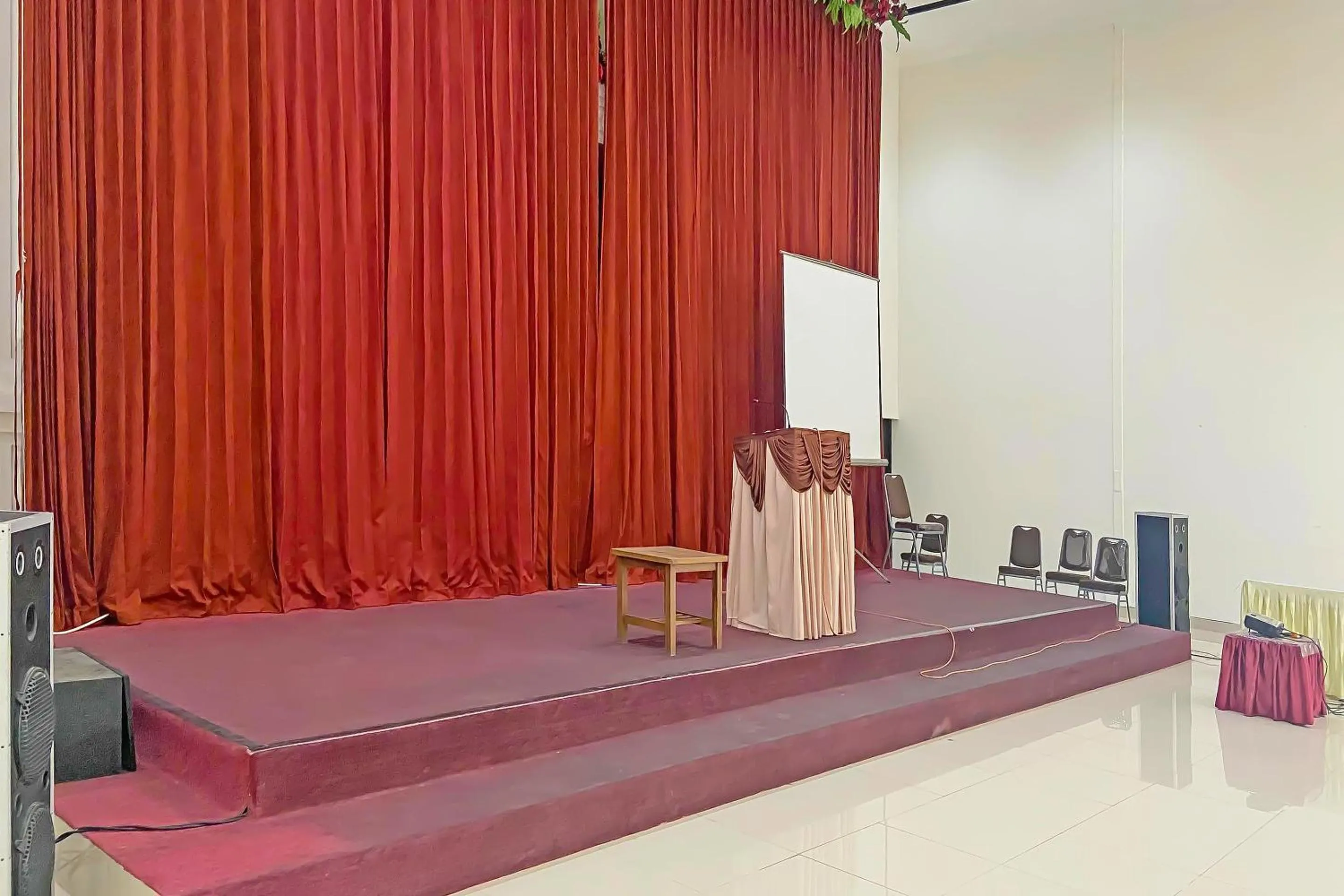 Lobby or reception in Hotel O Gajah Mada Indah