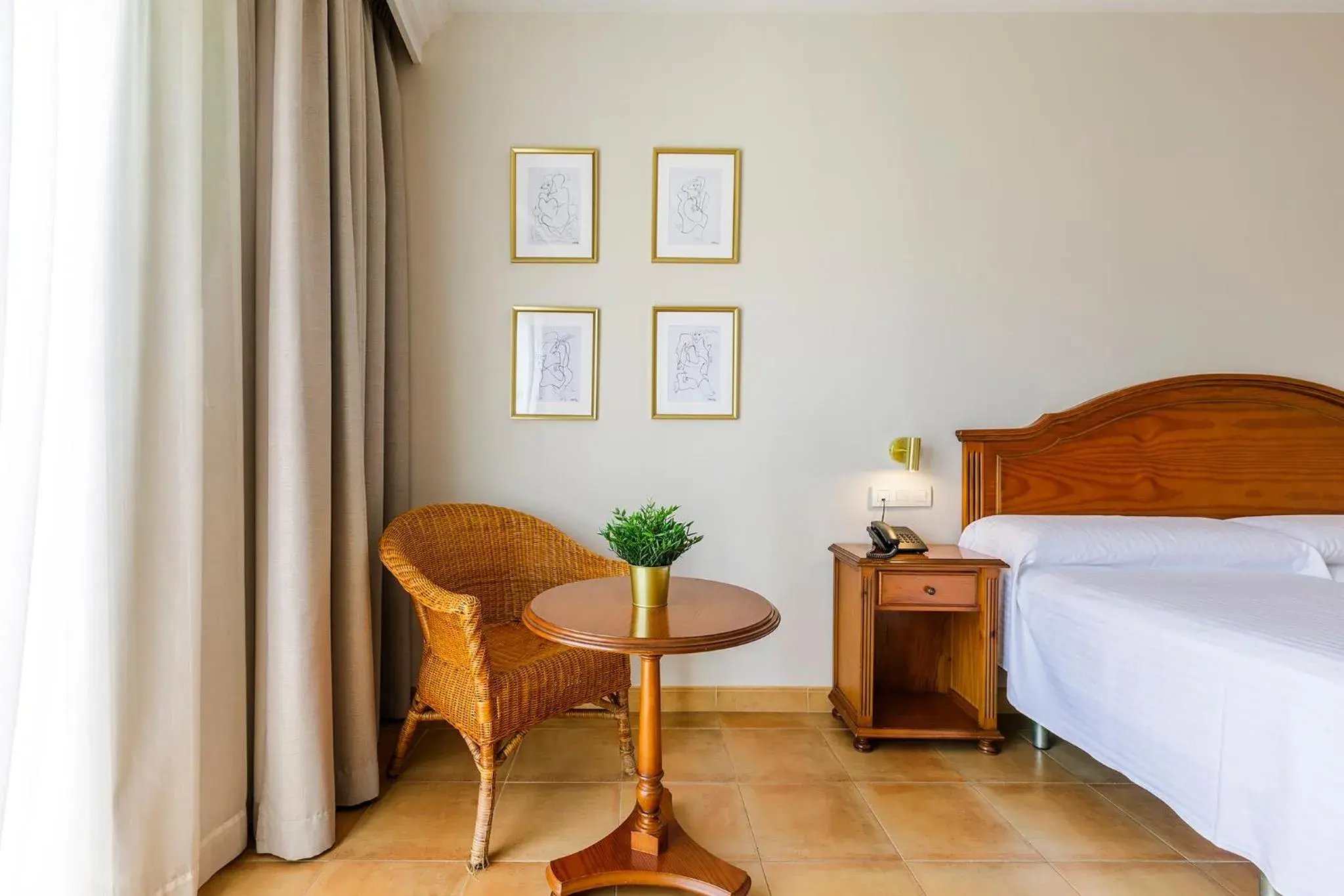 Single Room in Hotel Almijara - Mares Single Room in Hotel Almijara - Mares