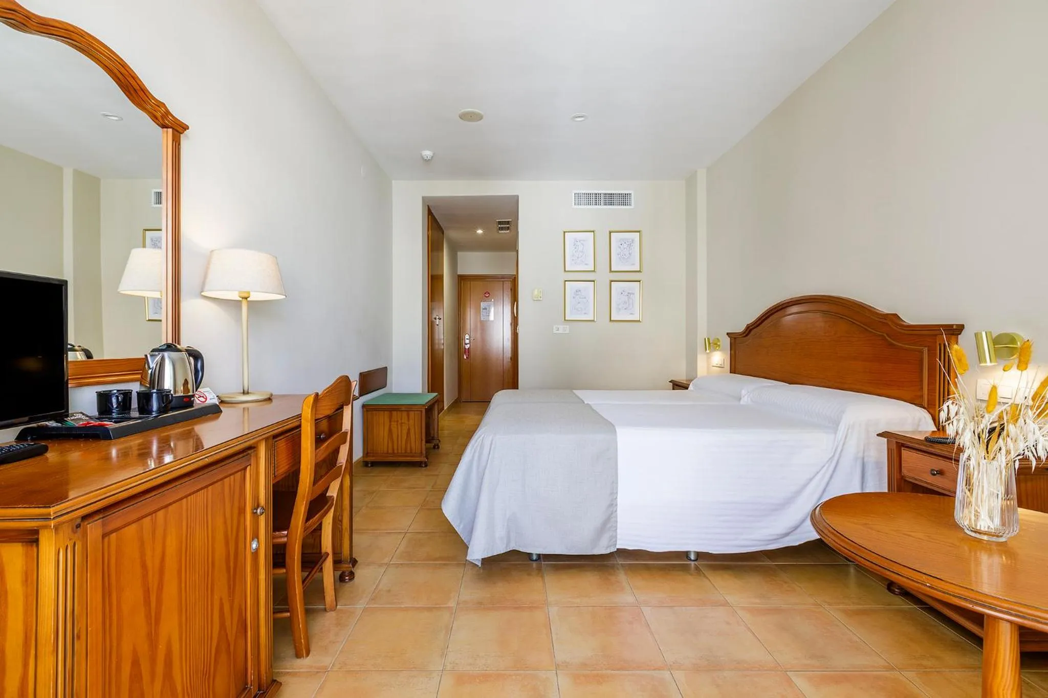 Bed in Hotel Almijara - Mares