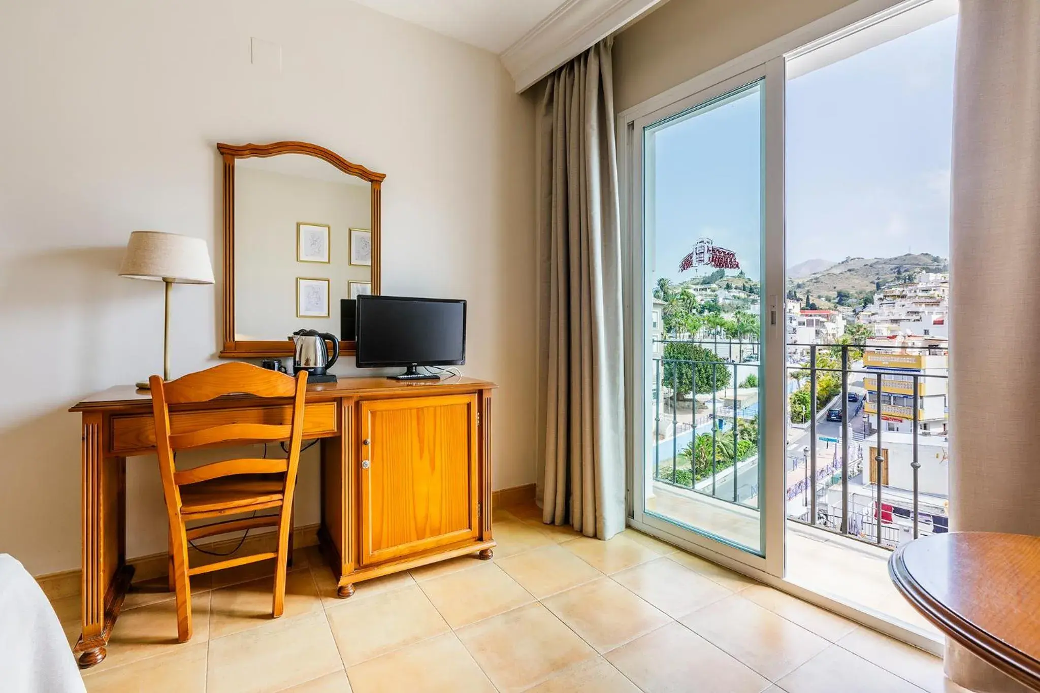 Double Room with Balcony in Hotel Almijara - Mares Double Room with Balcony in Hotel Almijara - Mares