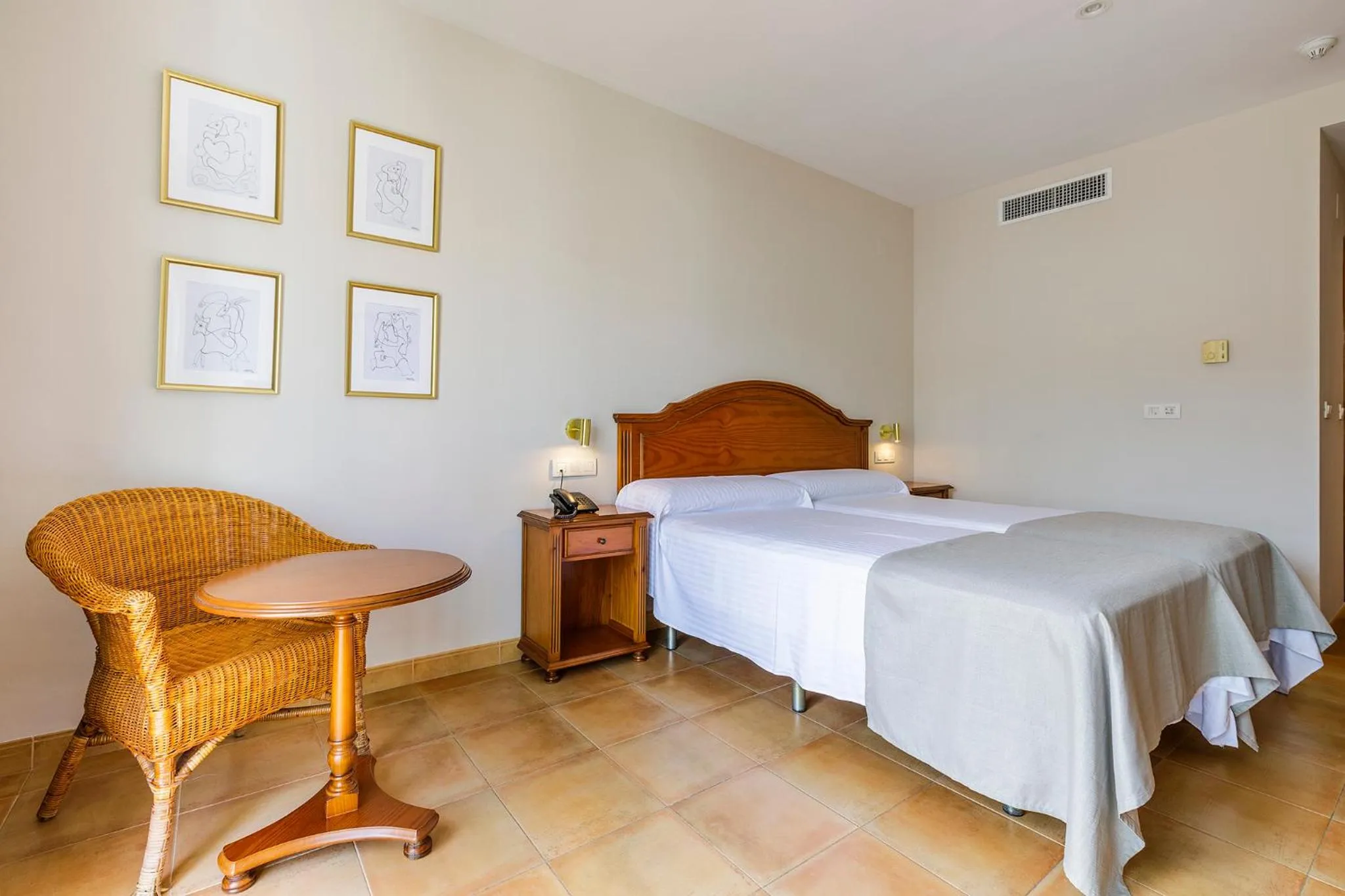 Bed in Hotel Almijara - Mares
