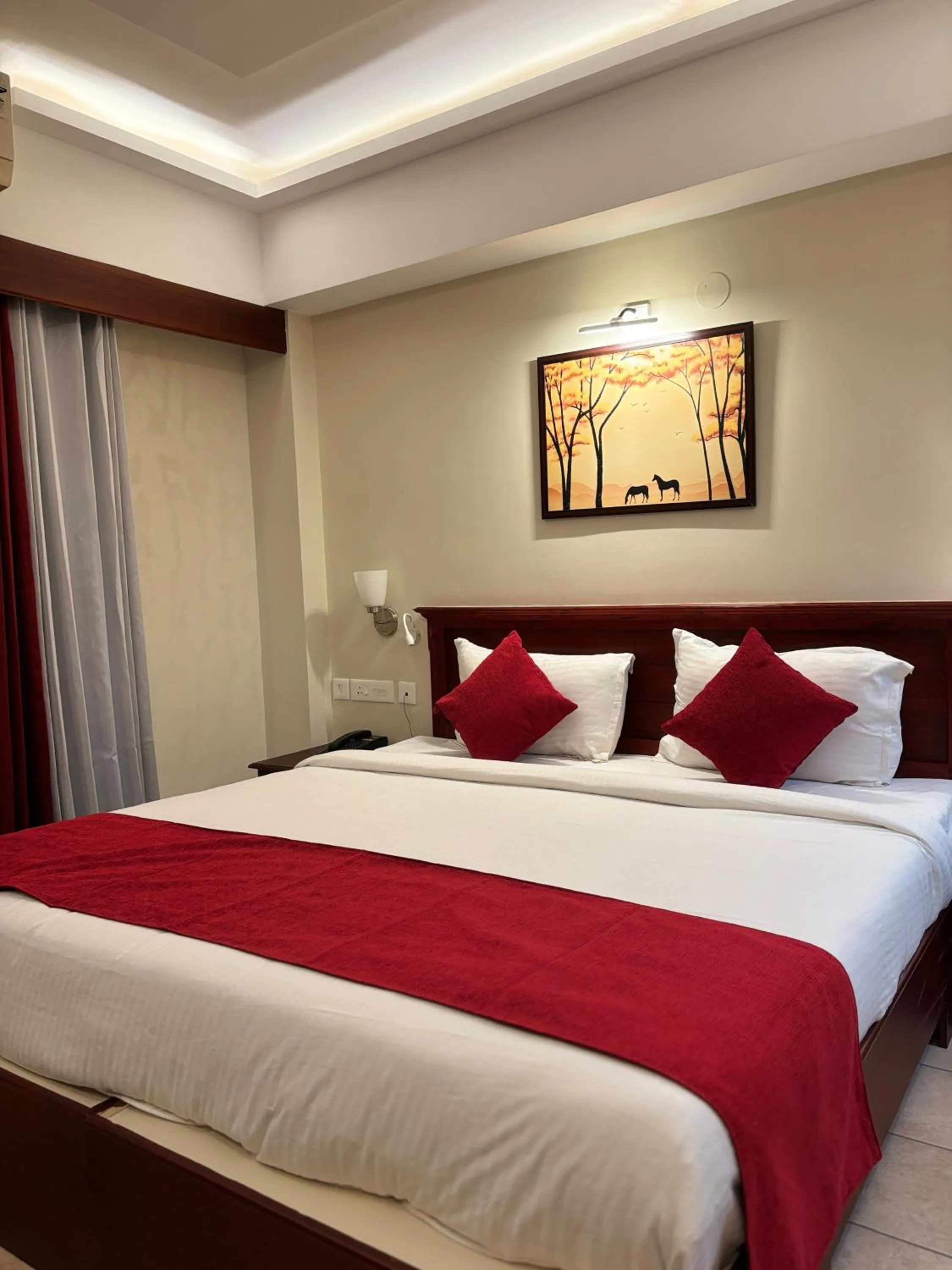 Photo of the whole room, Bed in Hotel Seven Hills