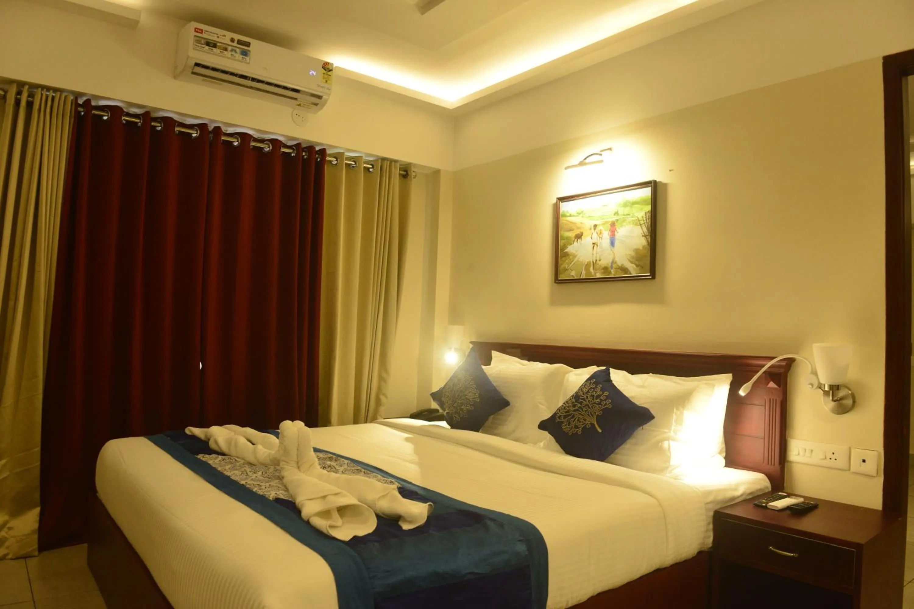 Bedroom, Bed in Hotel Seven Hills