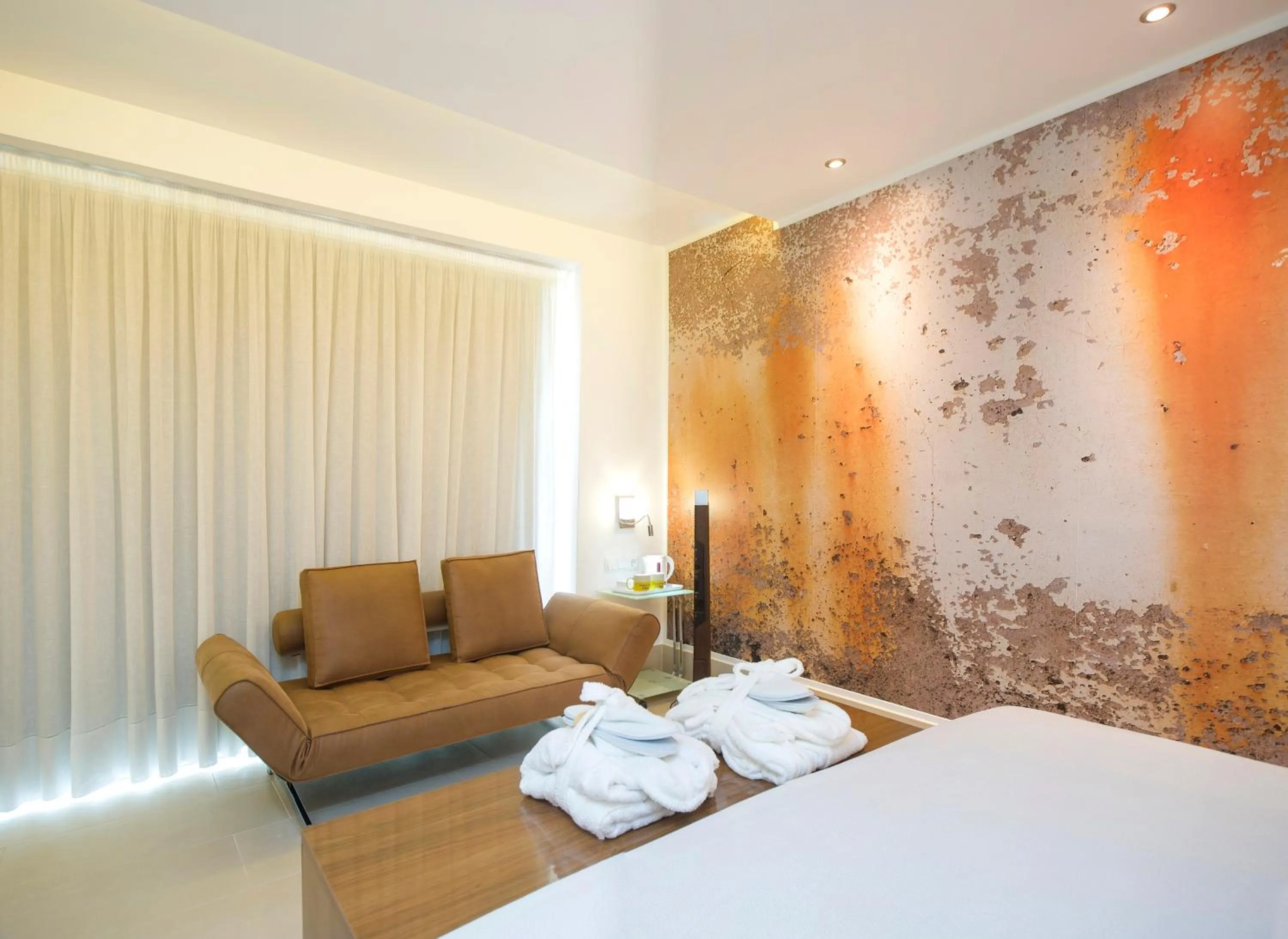 Balcony/Terrace, Bed in Hotel Marfil