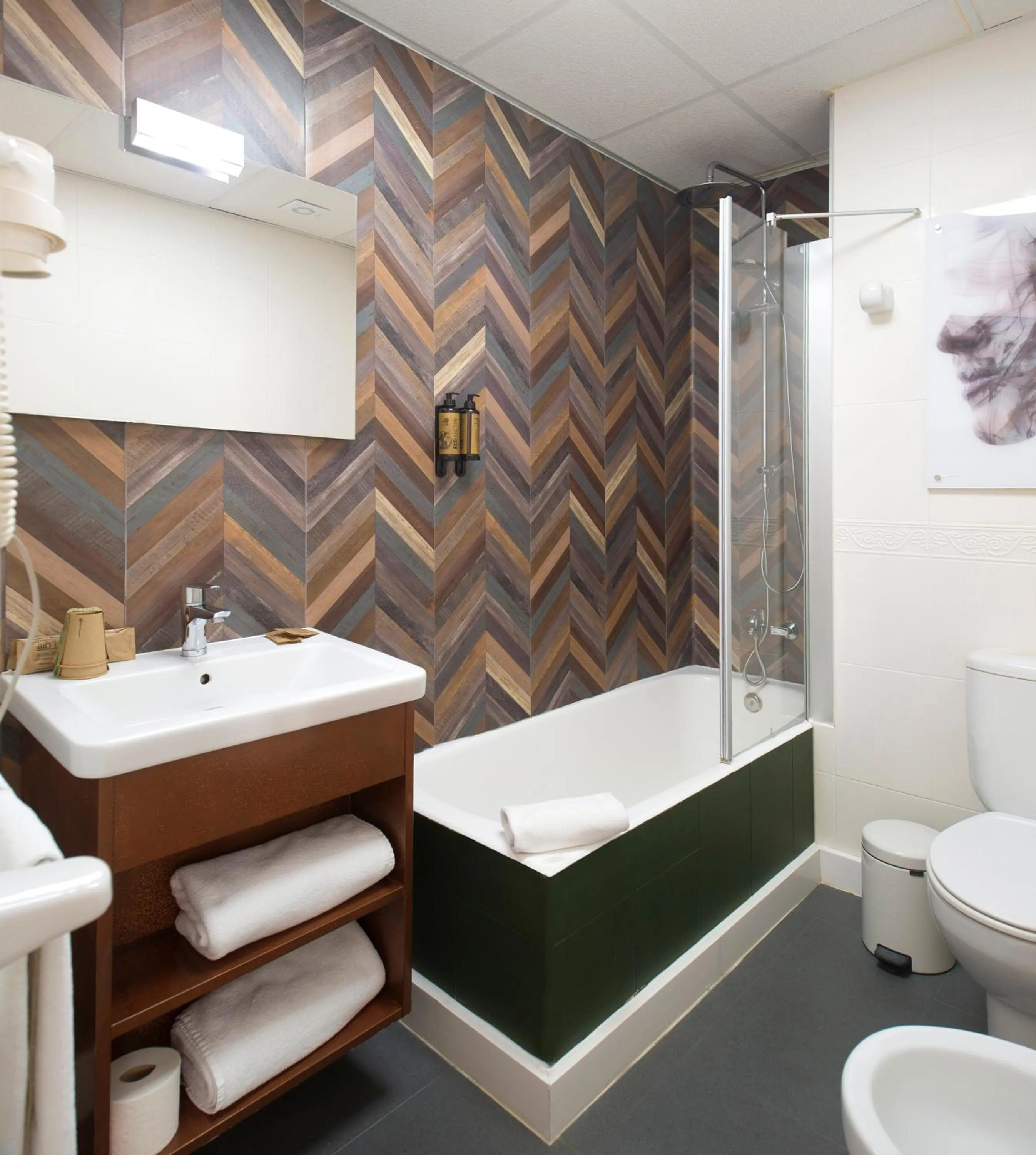 Shower in Hotel Marfil