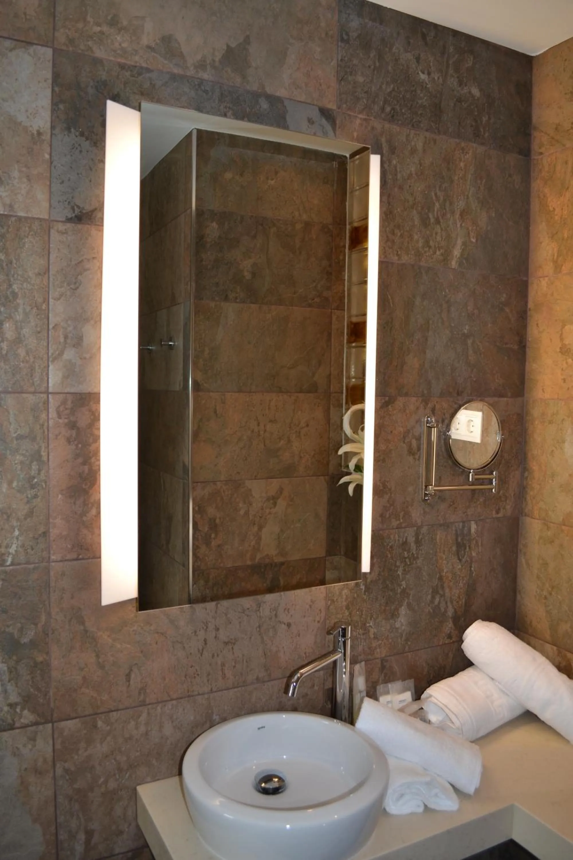 Bathroom in Hotel Marfil