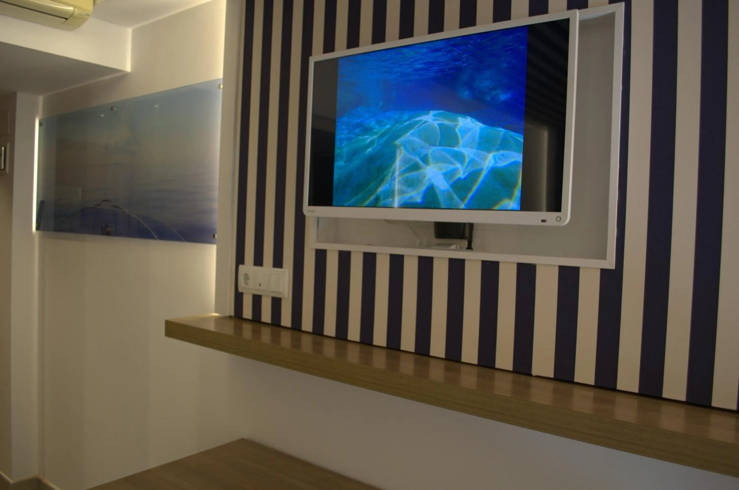 TV and multimedia in Hotel Marfil