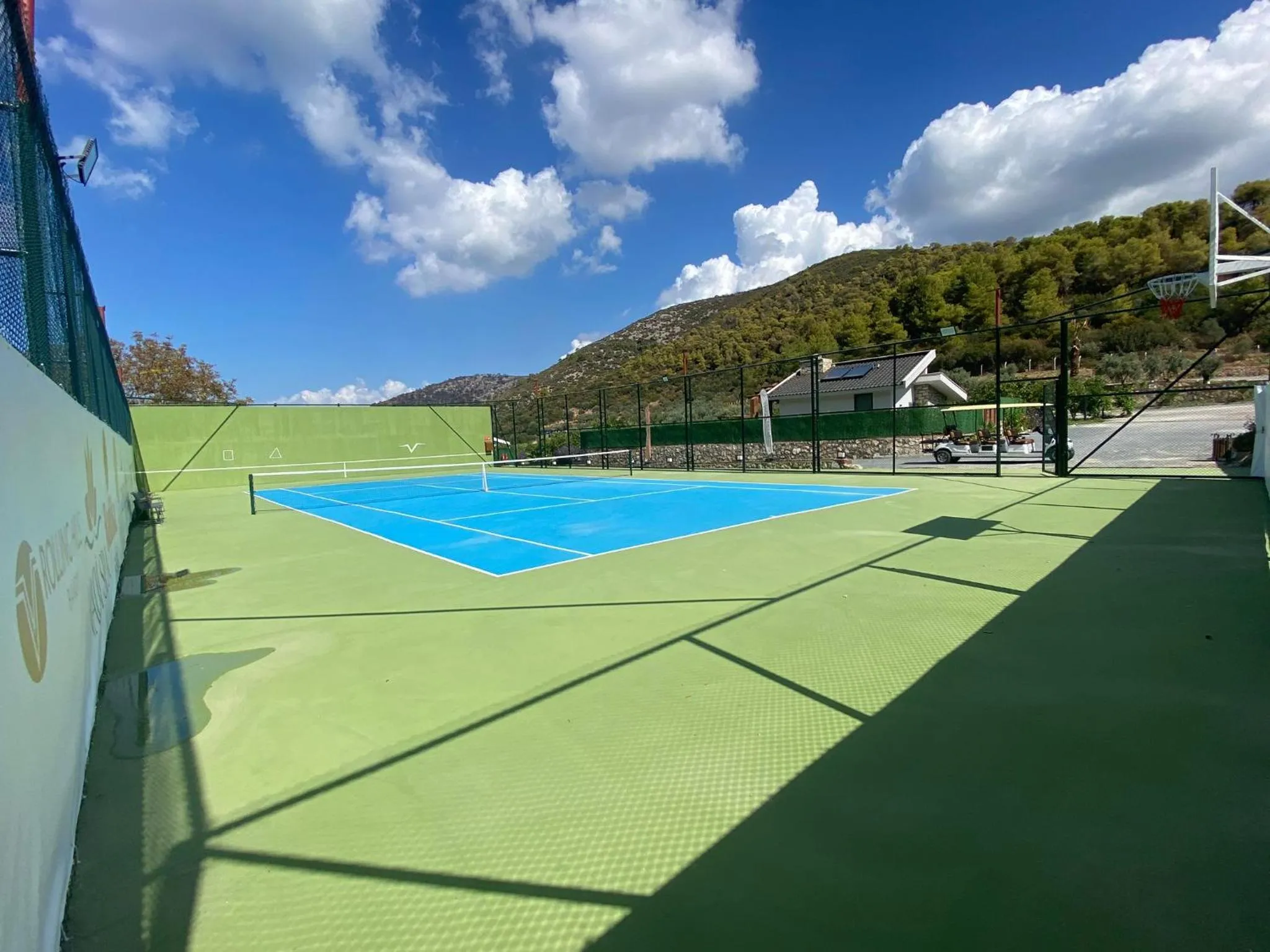 Tennis court in Batıhan Vadi Hotel
