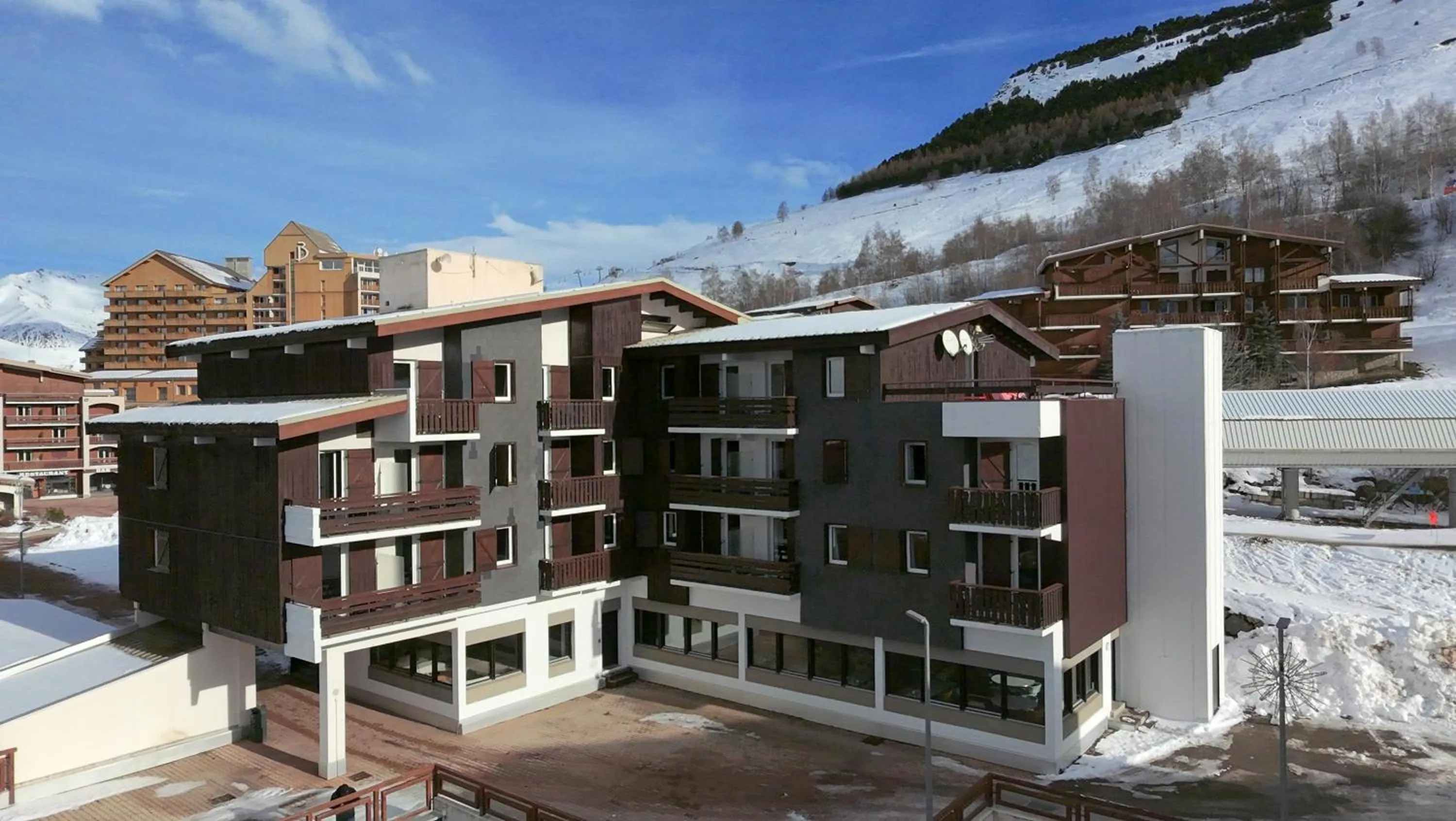 Property building in Hotel Turan & Spa