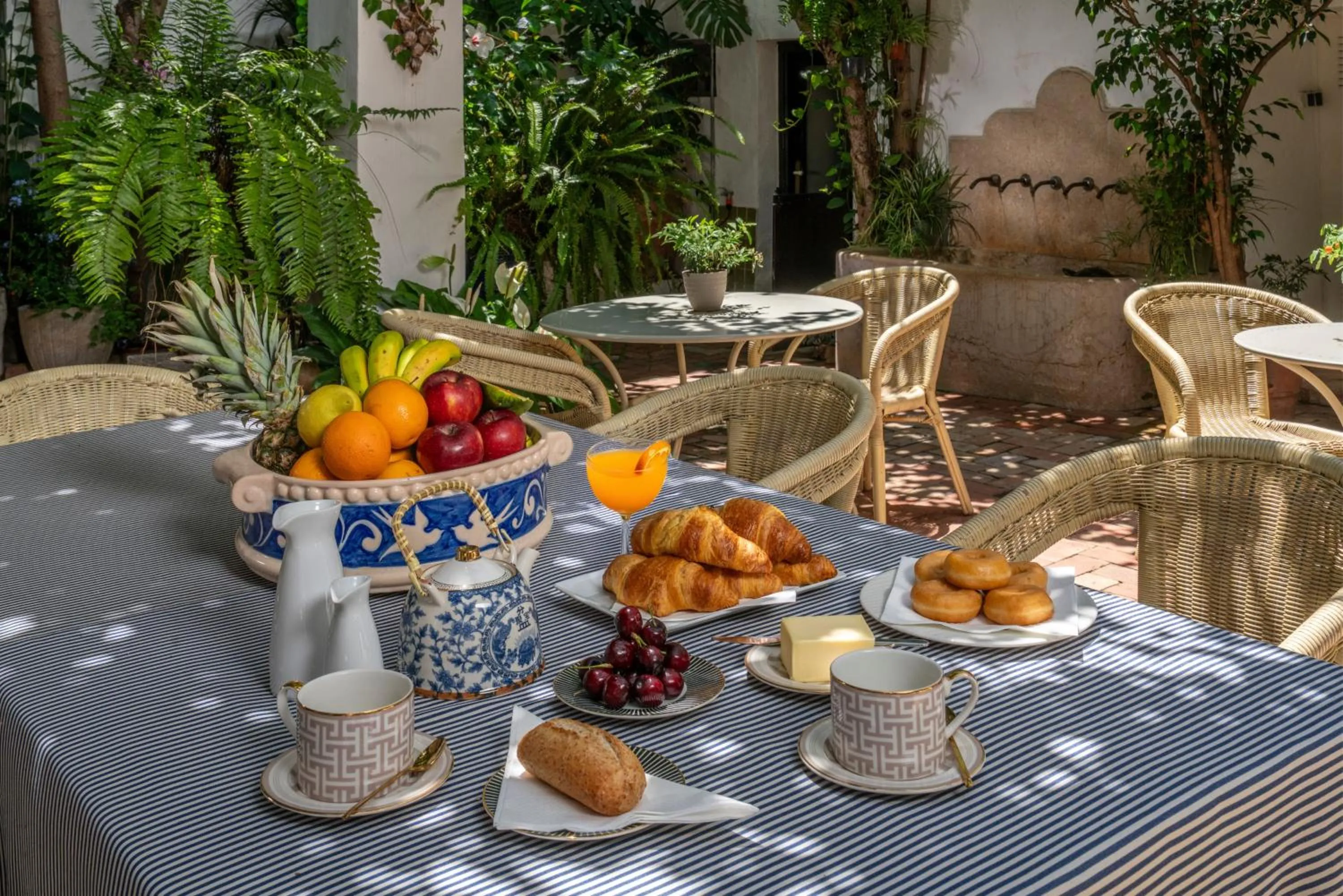 Breakfast in Art Boutique Hotel Chamarel