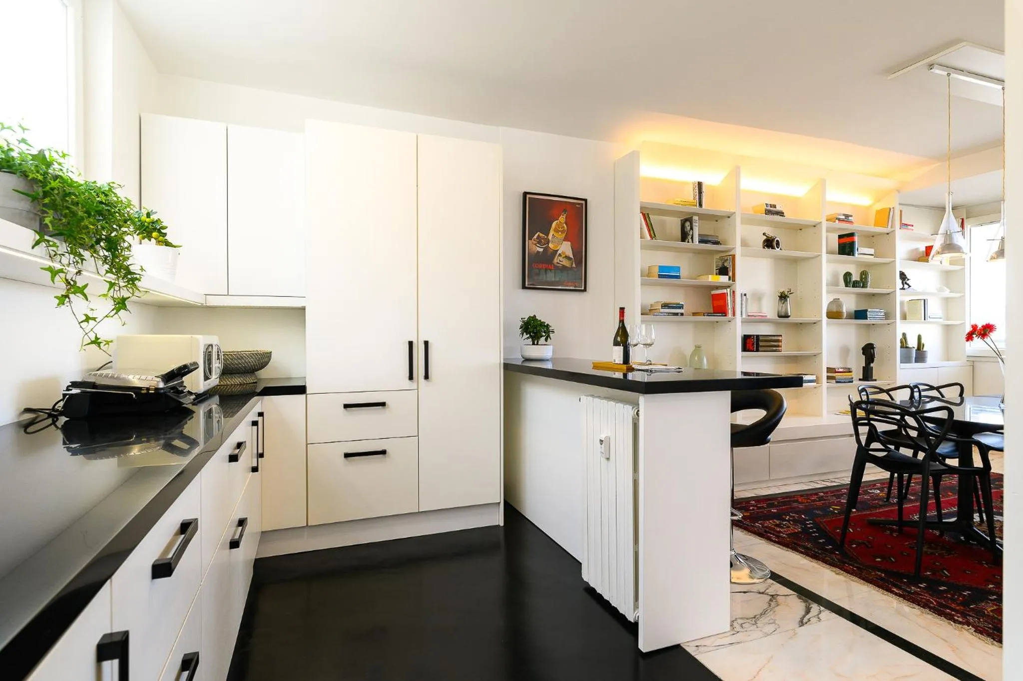 Kitchen or kitchenette in Peaceful Penthouse with Garage by NDP rent