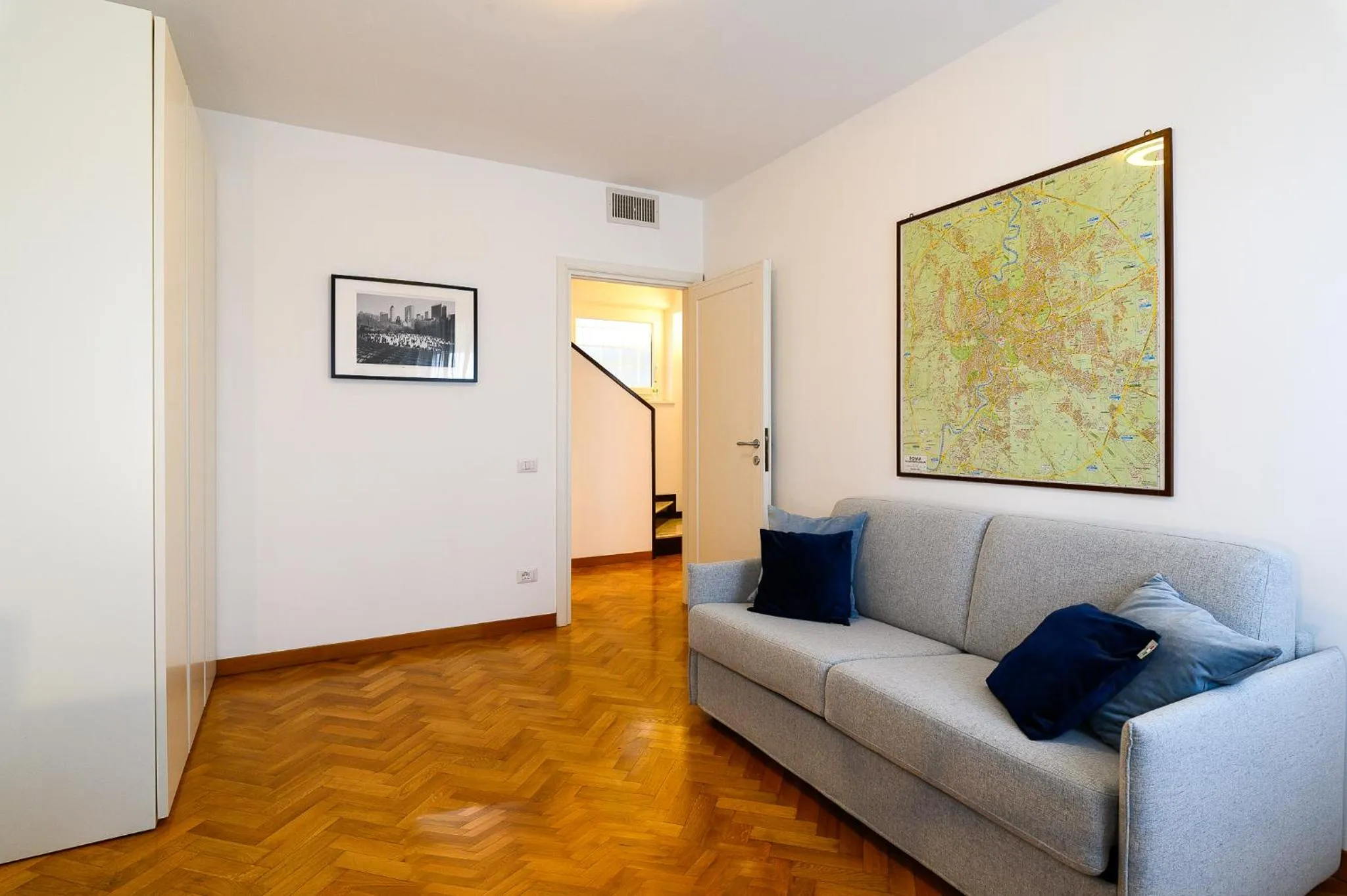 Seating area in Peaceful Penthouse with Garage by NDP rent