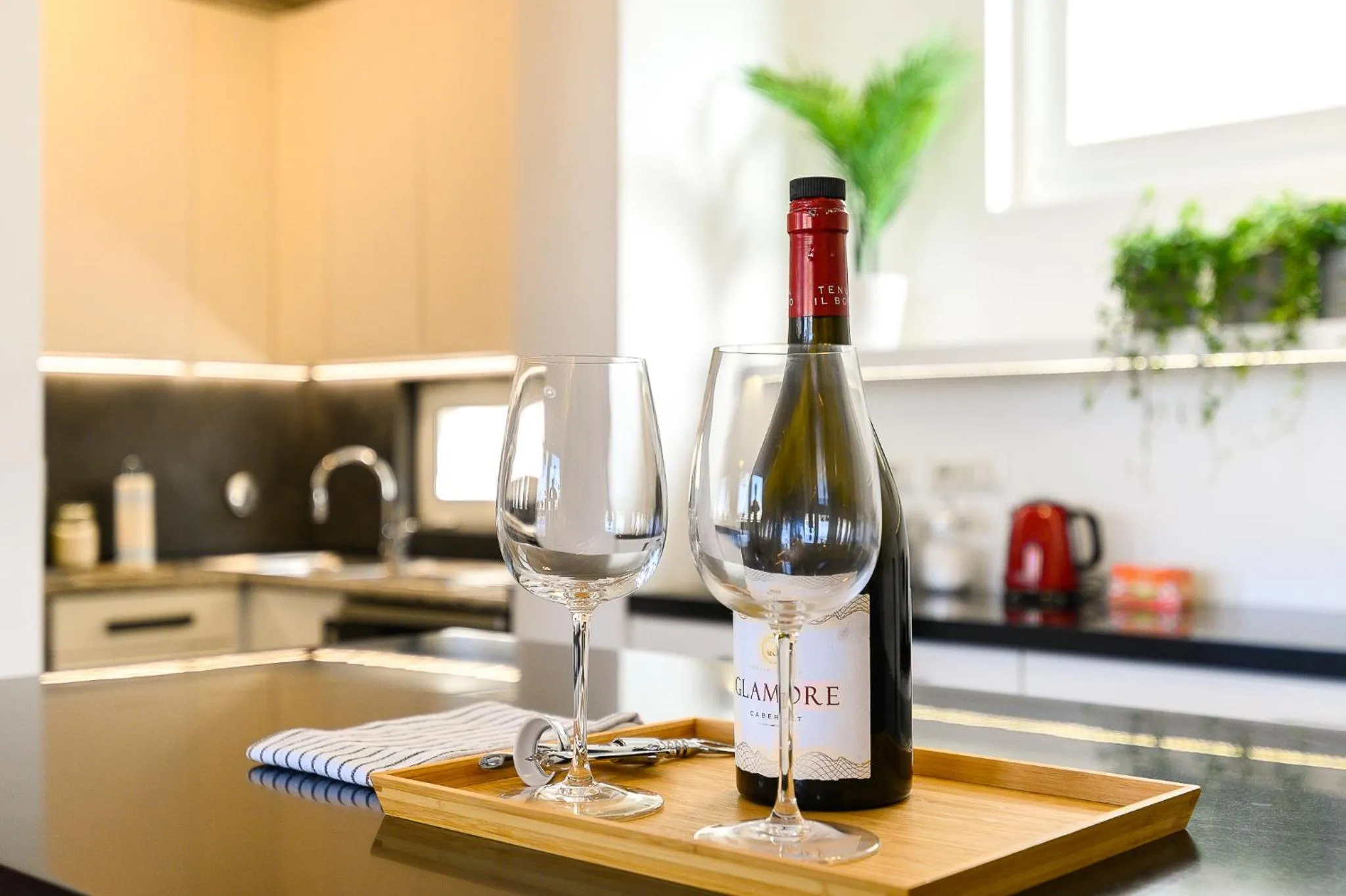 Kitchen or kitchenette in Peaceful Penthouse with Garage by NDP rent