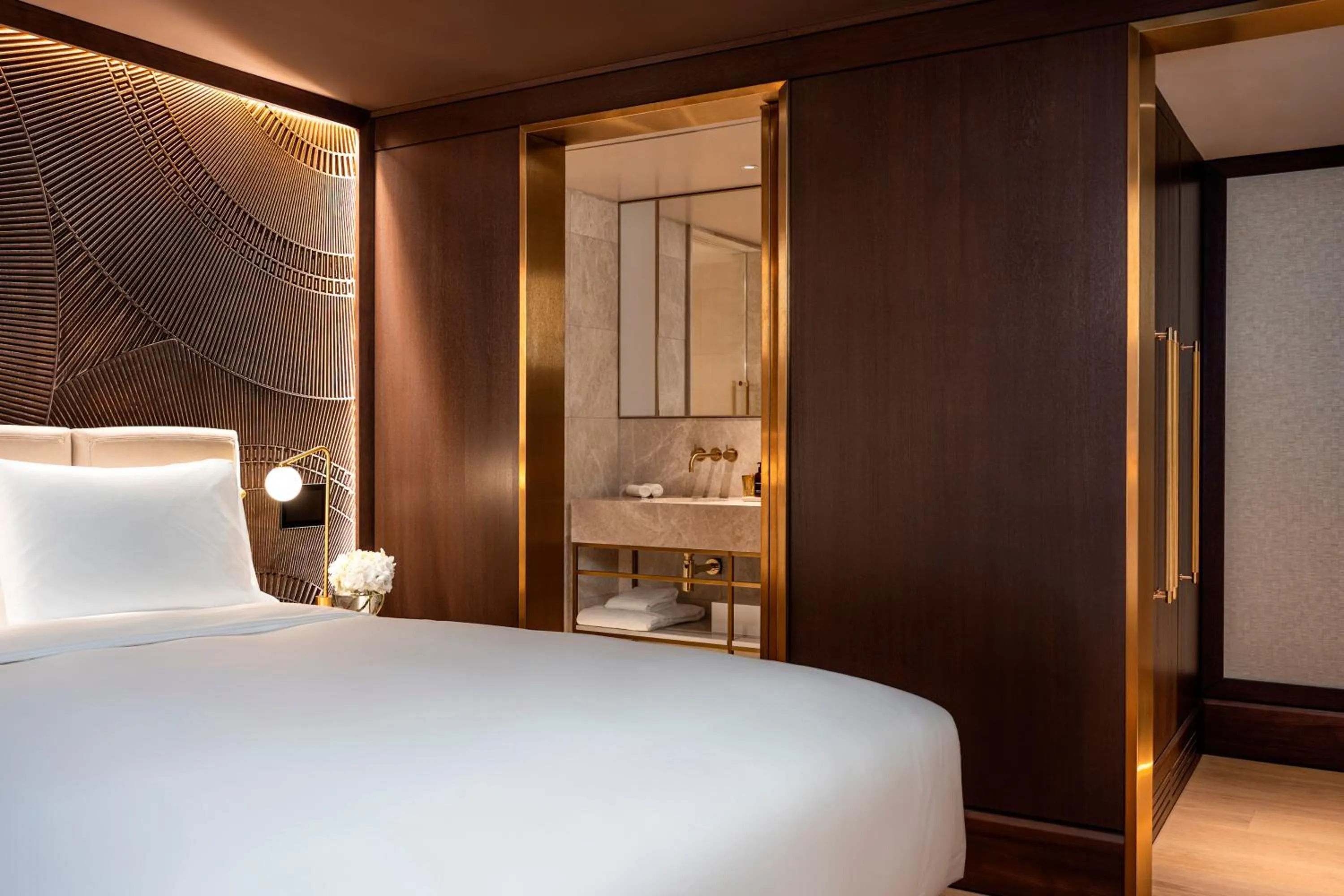 Photo of the whole room, Bed in Almanac Palais Vienna